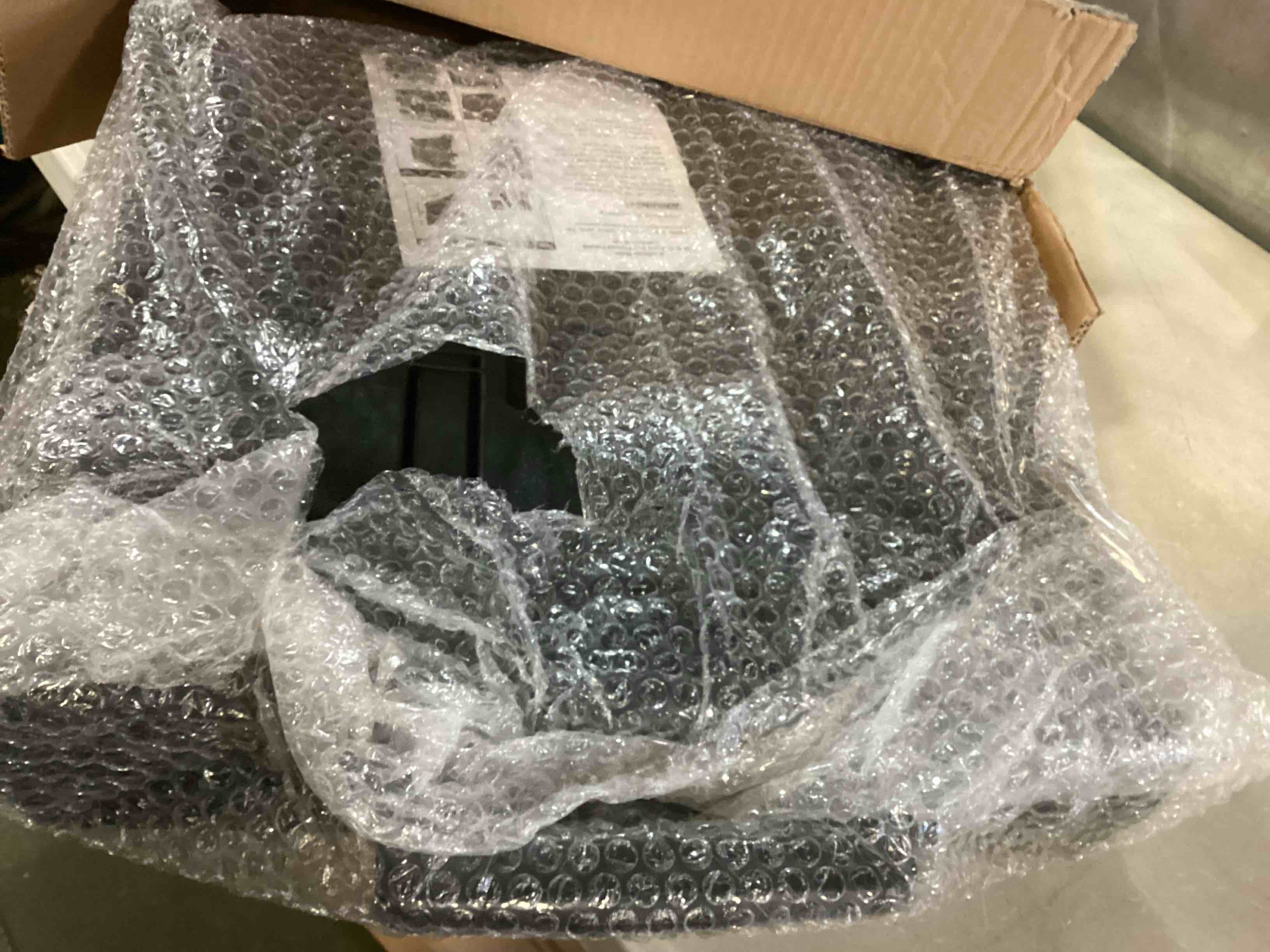 https://s3.amazonaws.com/lotting-images-prod/bidfta/RED5511982_1700069263873.jpeg