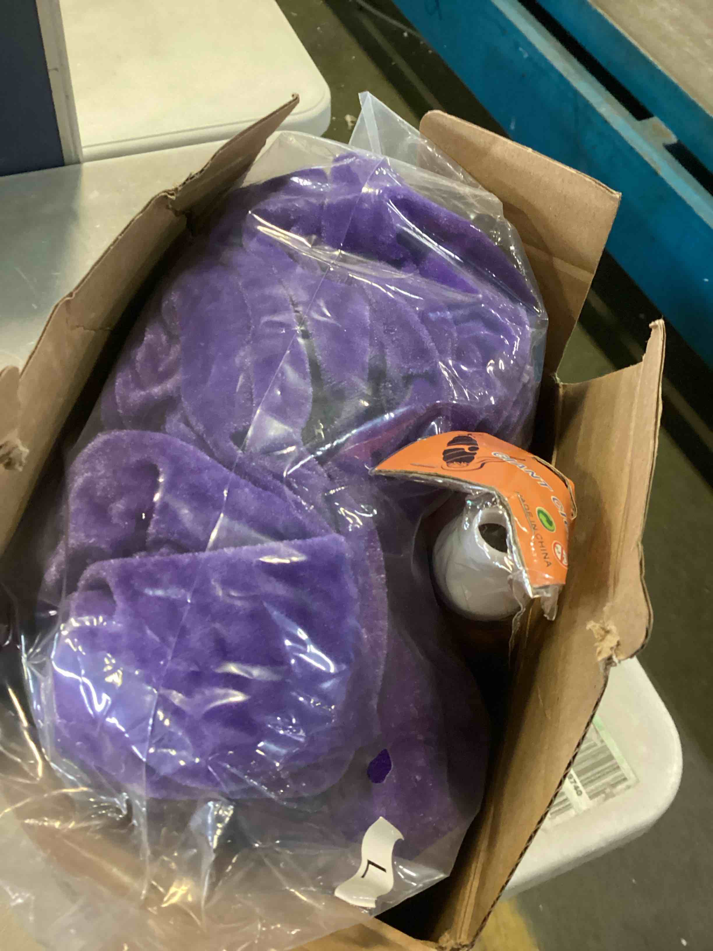 https://s3.amazonaws.com/lotting-images-prod/bidfta/RED5512189_1700146710302.jpeg