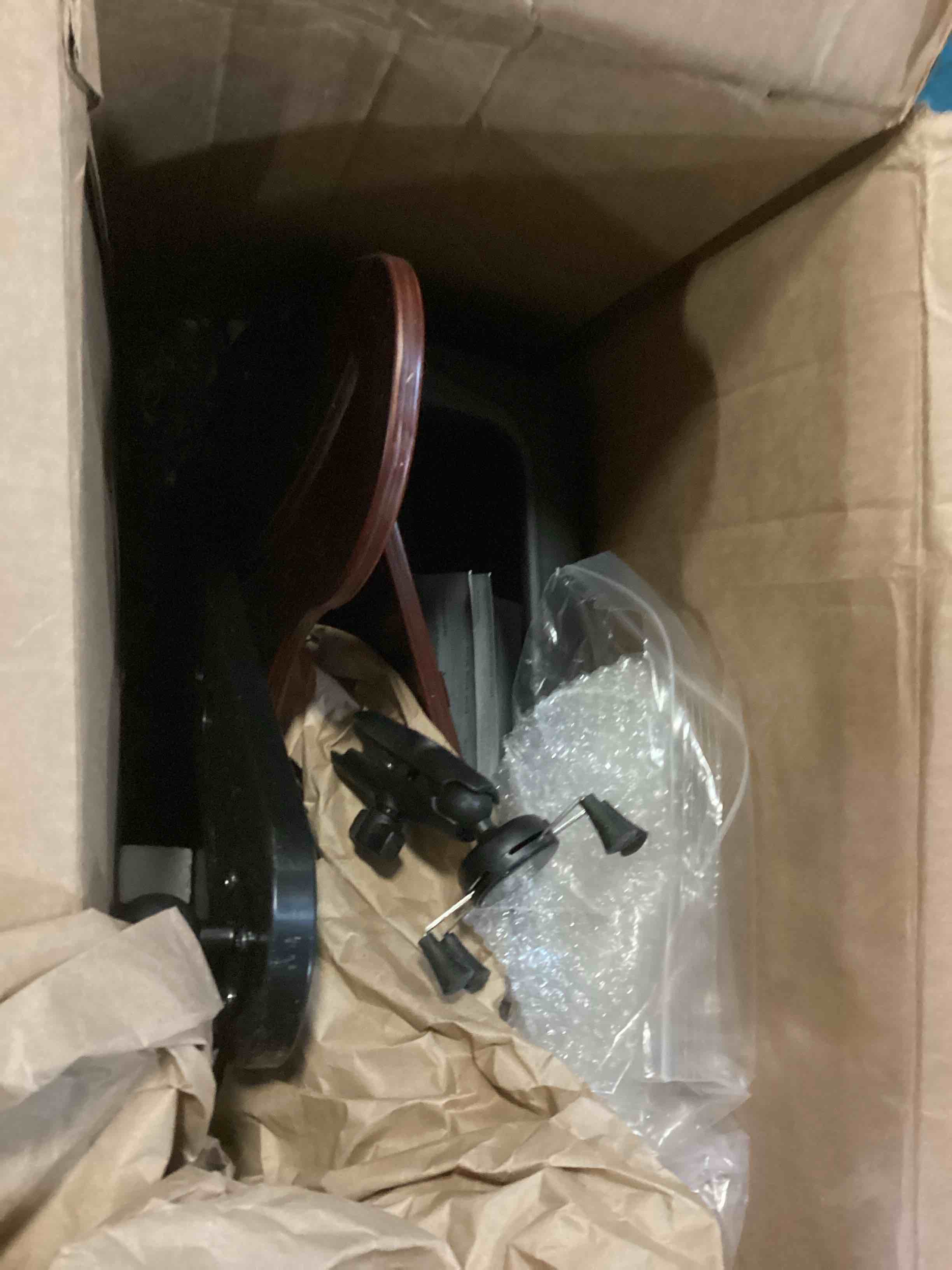 https://s3.amazonaws.com/lotting-images-prod/bidfta/RED5512365_1700167017852.jpeg