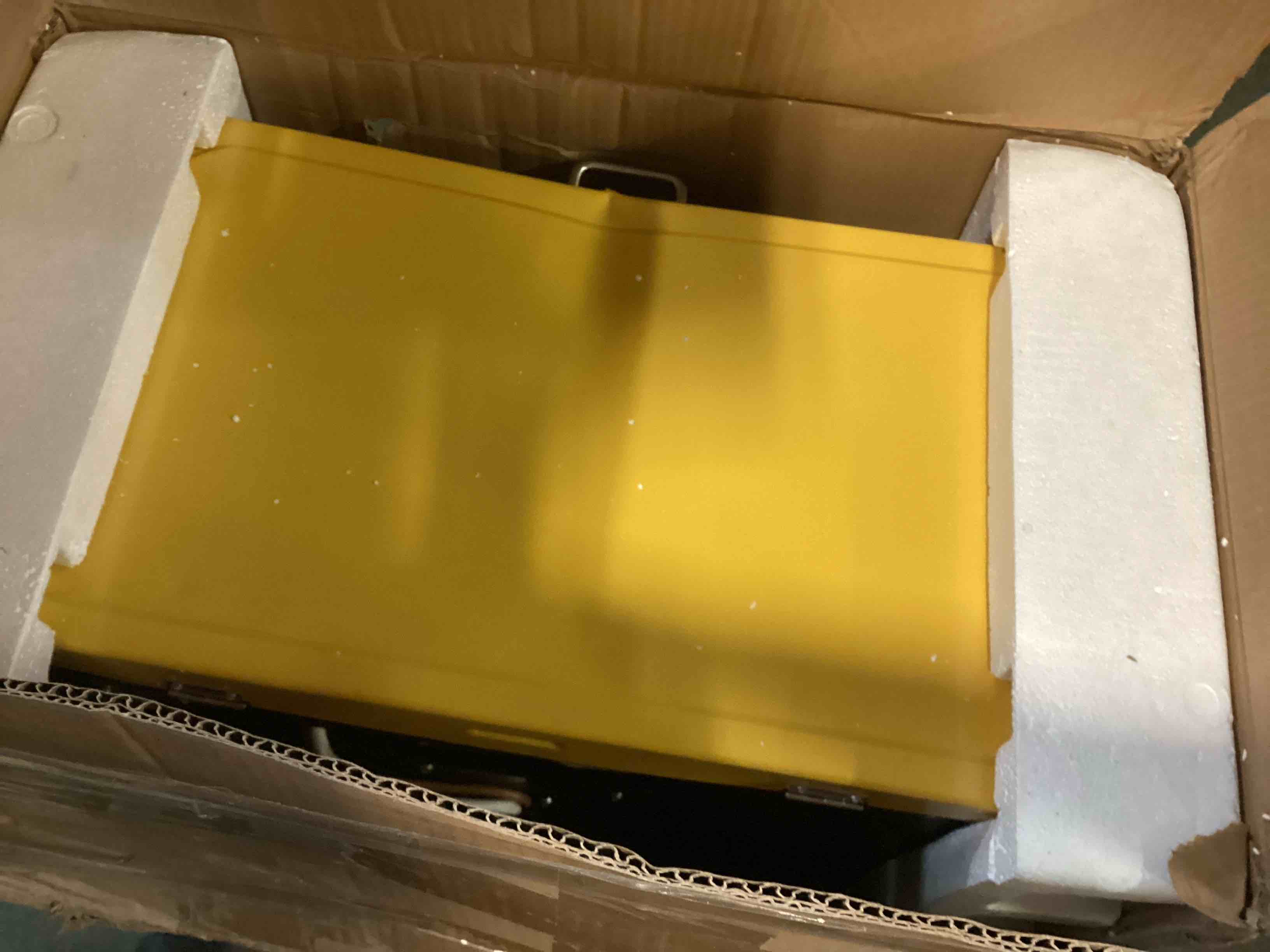 https://s3.amazonaws.com/lotting-images-prod/bidfta/RED5512402_1700169471428.jpeg
