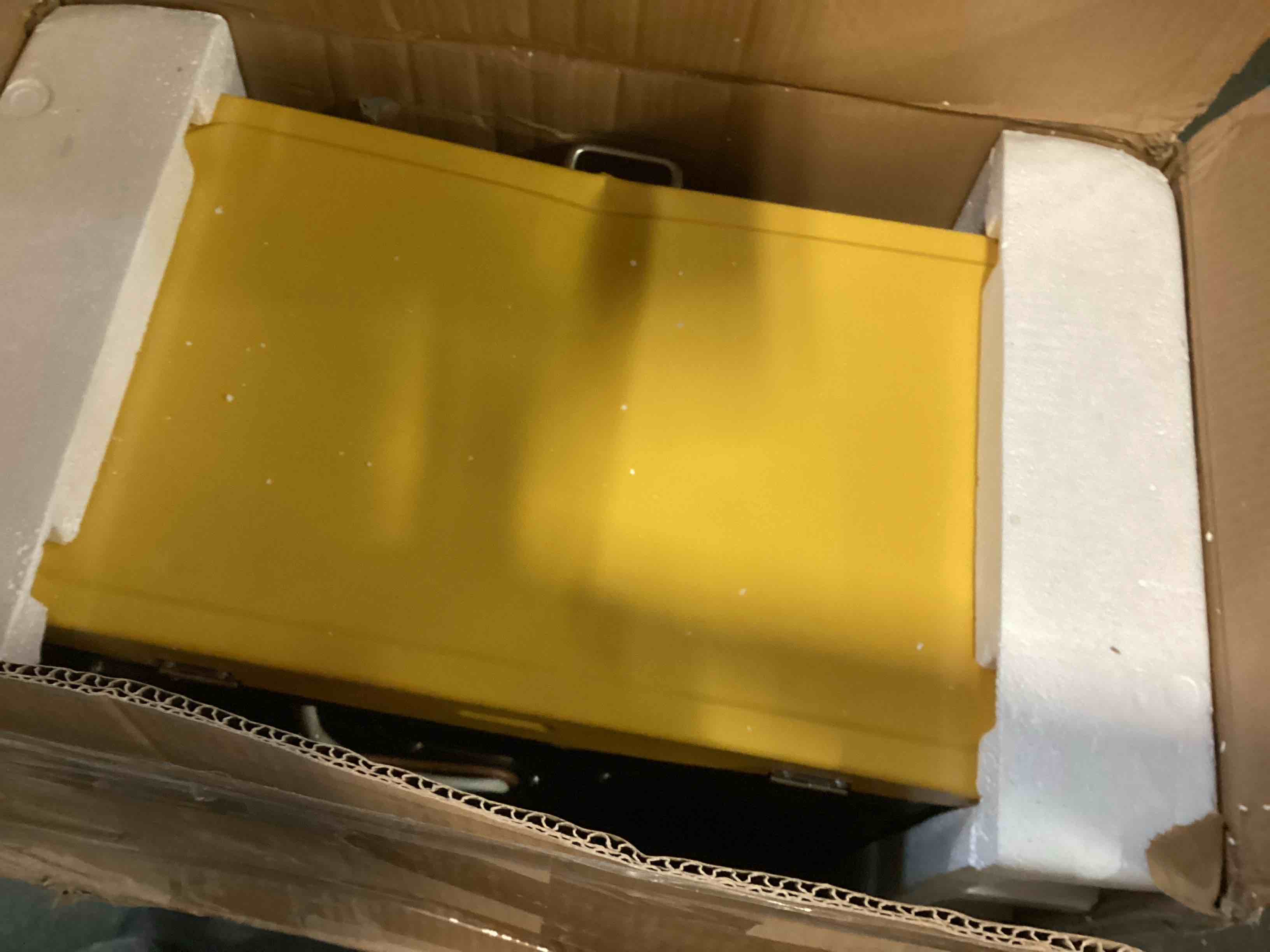 https://s3.amazonaws.com/lotting-images-prod/bidfta/RED5512402_1700169472444.jpeg