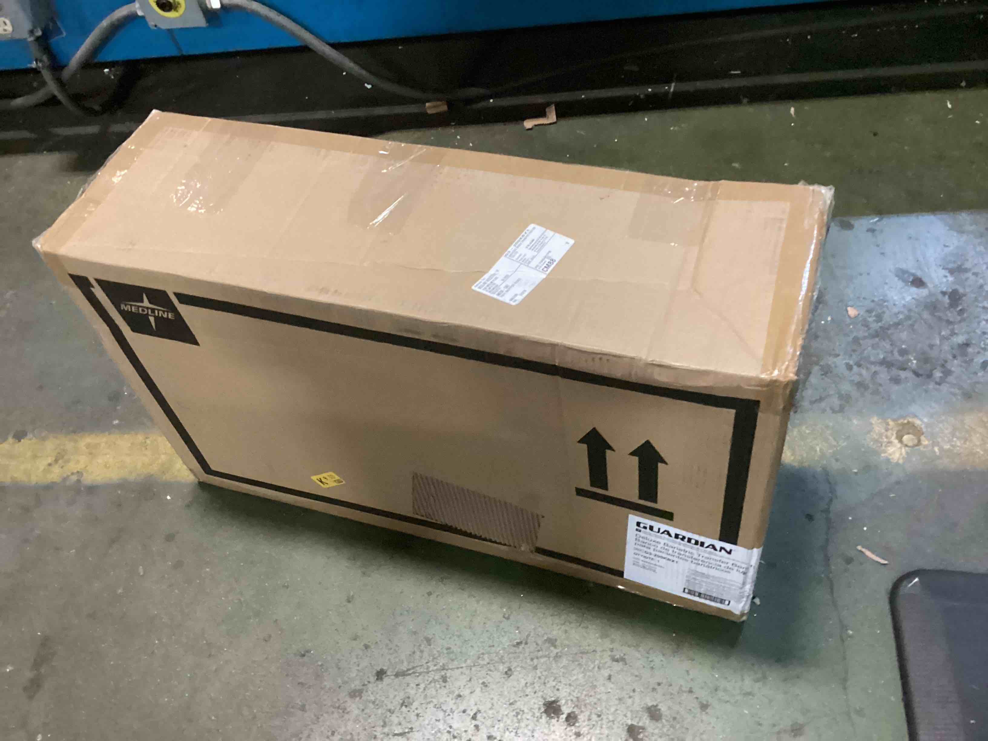 https://s3.amazonaws.com/lotting-images-prod/bidfta/RED5512598_1700247139696.jpeg