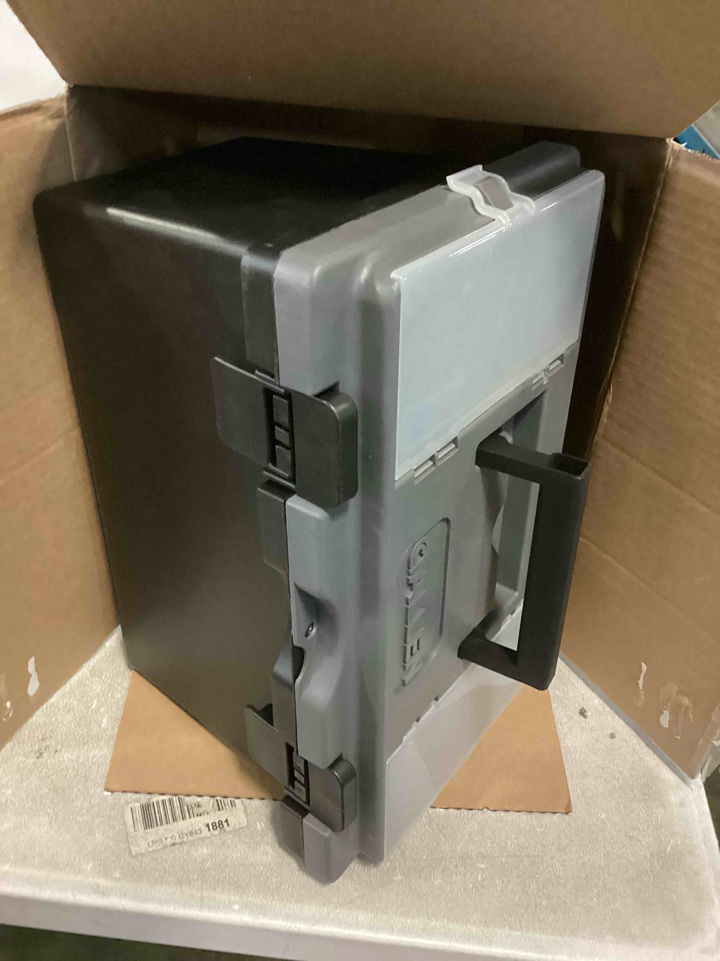 https://s3.amazonaws.com/lotting-images-prod/bidfta/RED5512718_1700488084966.jpeg