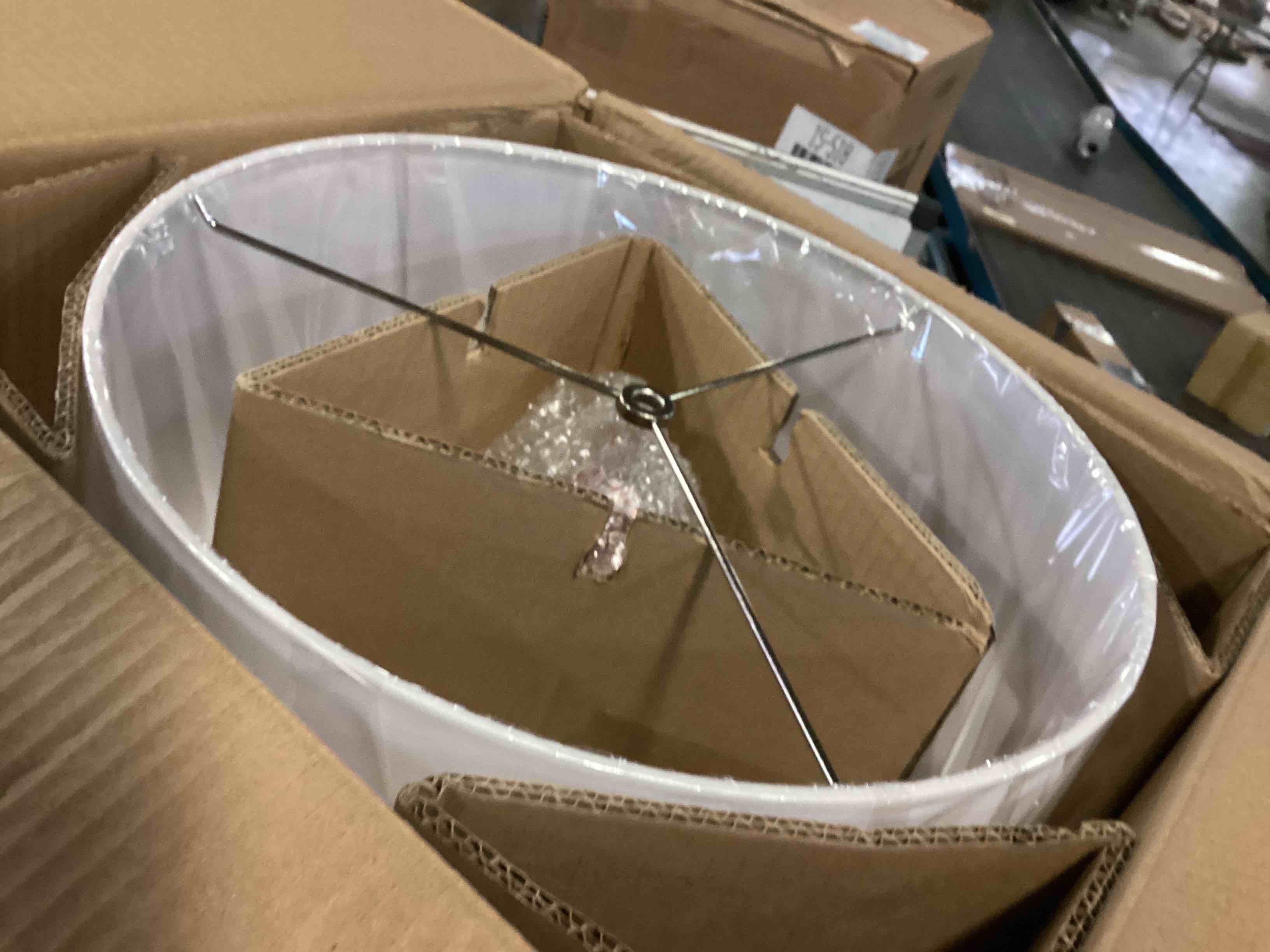 https://s3.amazonaws.com/lotting-images-prod/bidfta/RED5512873_1700506217413.jpeg