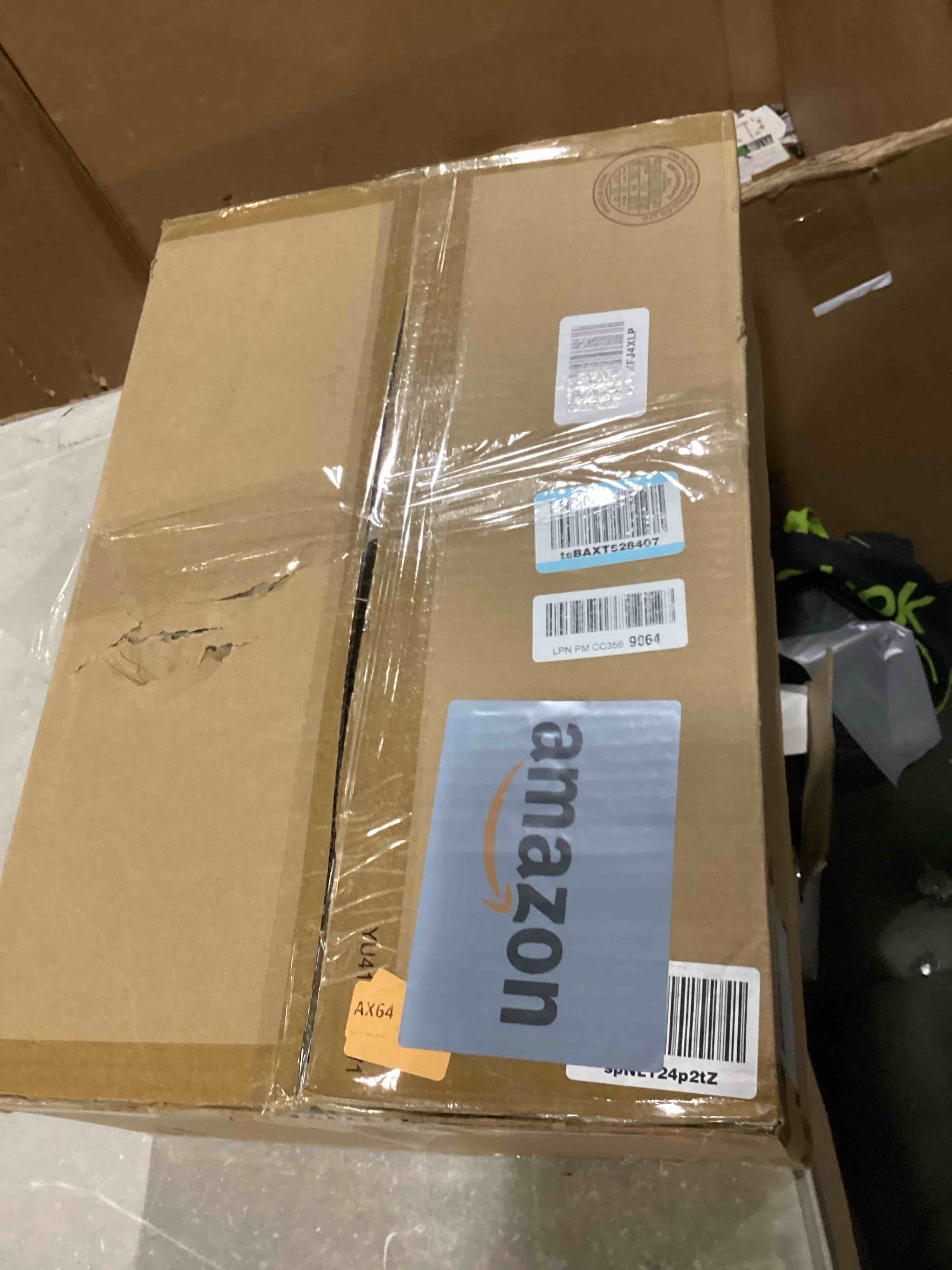 https://s3.amazonaws.com/lotting-images-prod/bidfta/RED5518054_1727896361450.jpeg