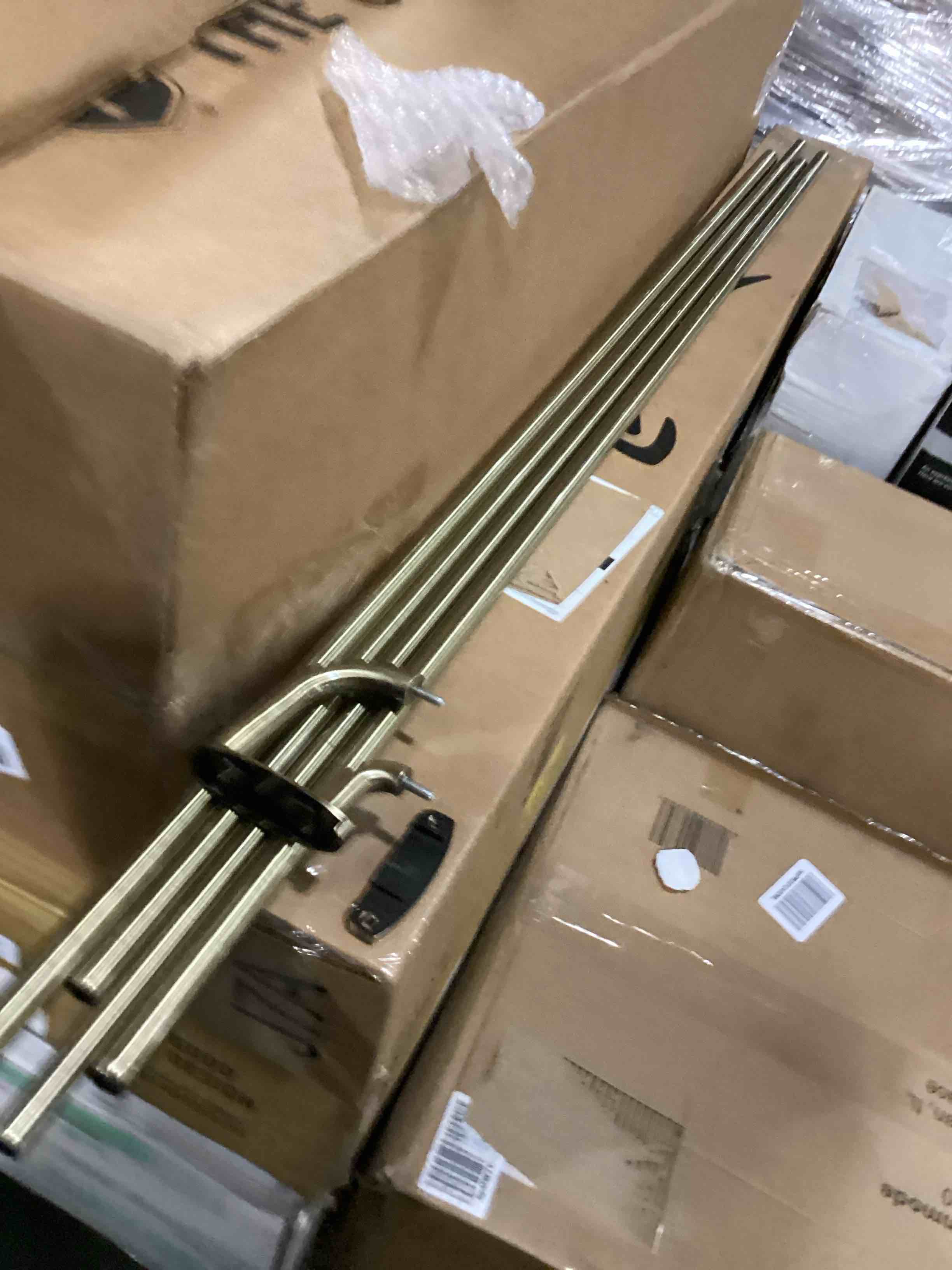 https://s3.amazonaws.com/lotting-images-prod/bidfta/RED5518071_1727954980036.jpeg