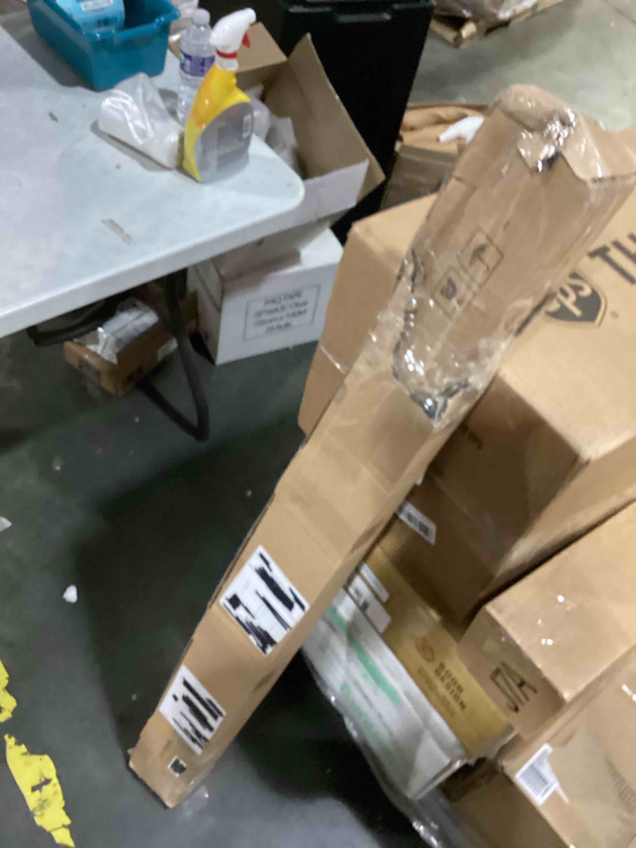 https://s3.amazonaws.com/lotting-images-prod/bidfta/RED5518071_1727955060259.jpeg