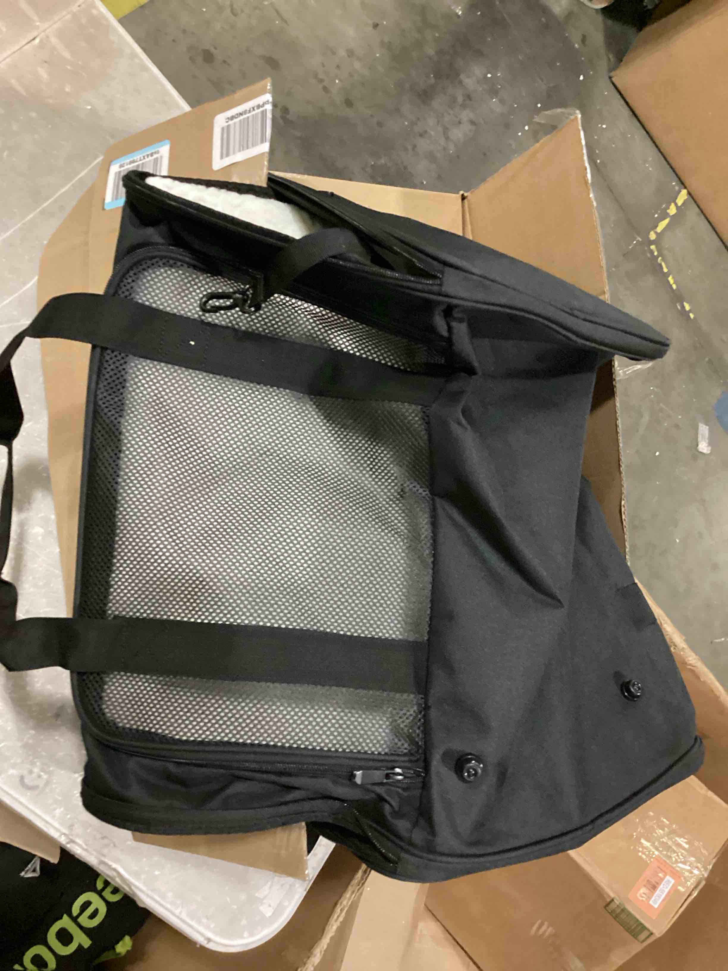 https://s3.amazonaws.com/lotting-images-prod/bidfta/RED5518350_1728057095693.jpeg