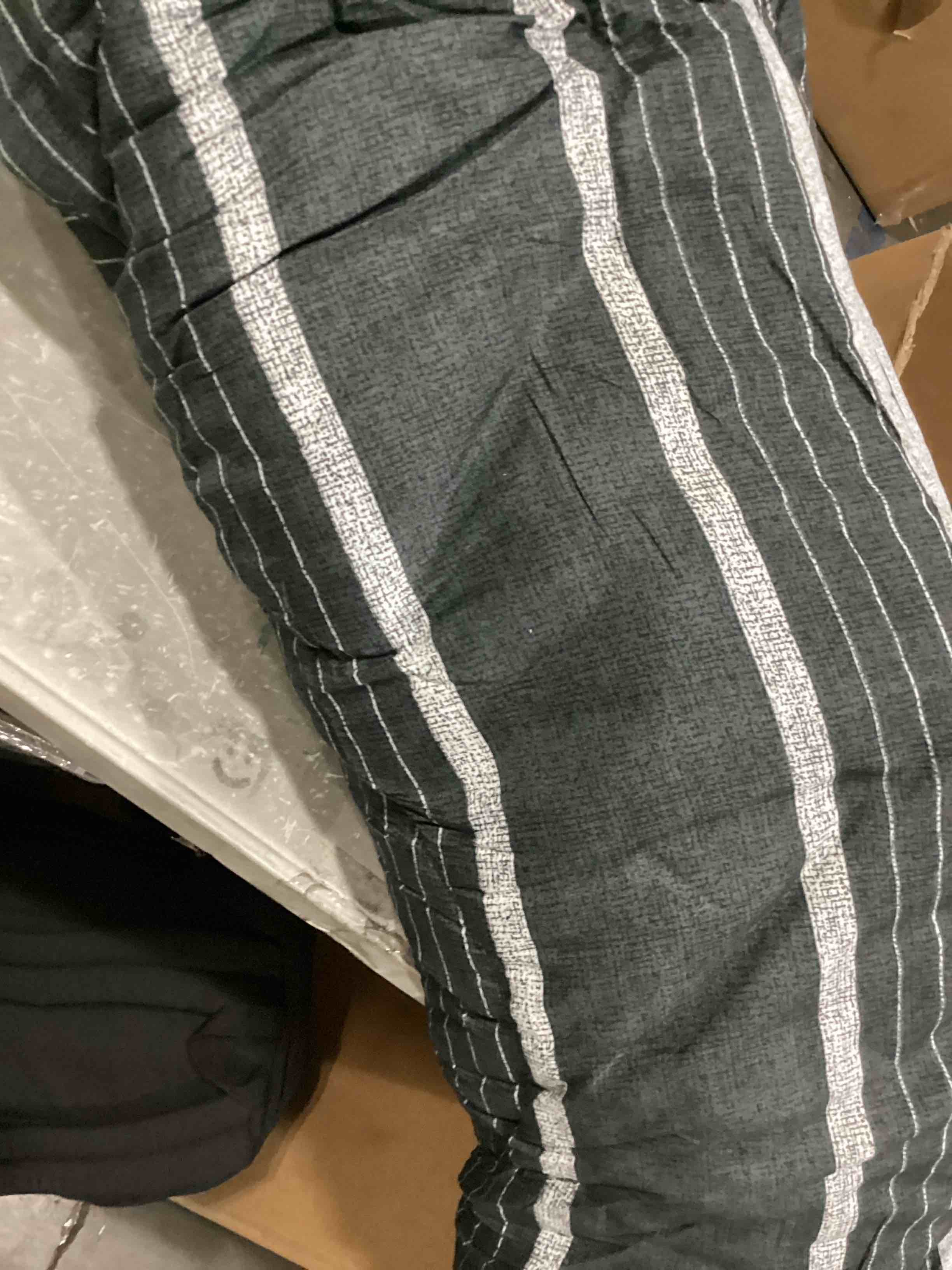 https://s3.amazonaws.com/lotting-images-prod/bidfta/RED5518548_1728394939596.jpeg