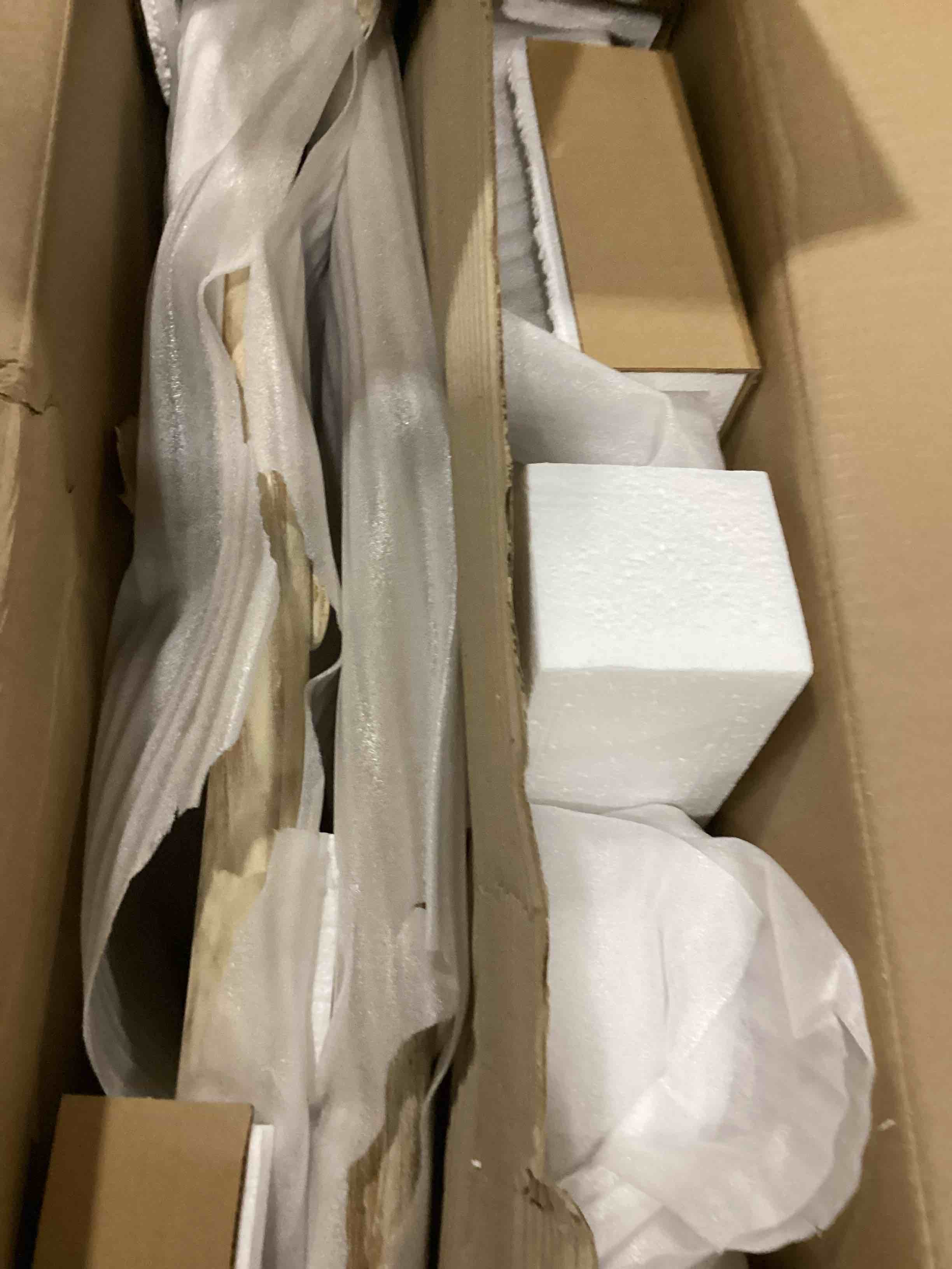 https://s3.amazonaws.com/lotting-images-prod/bidfta/RED5518590_1728407753950.jpeg