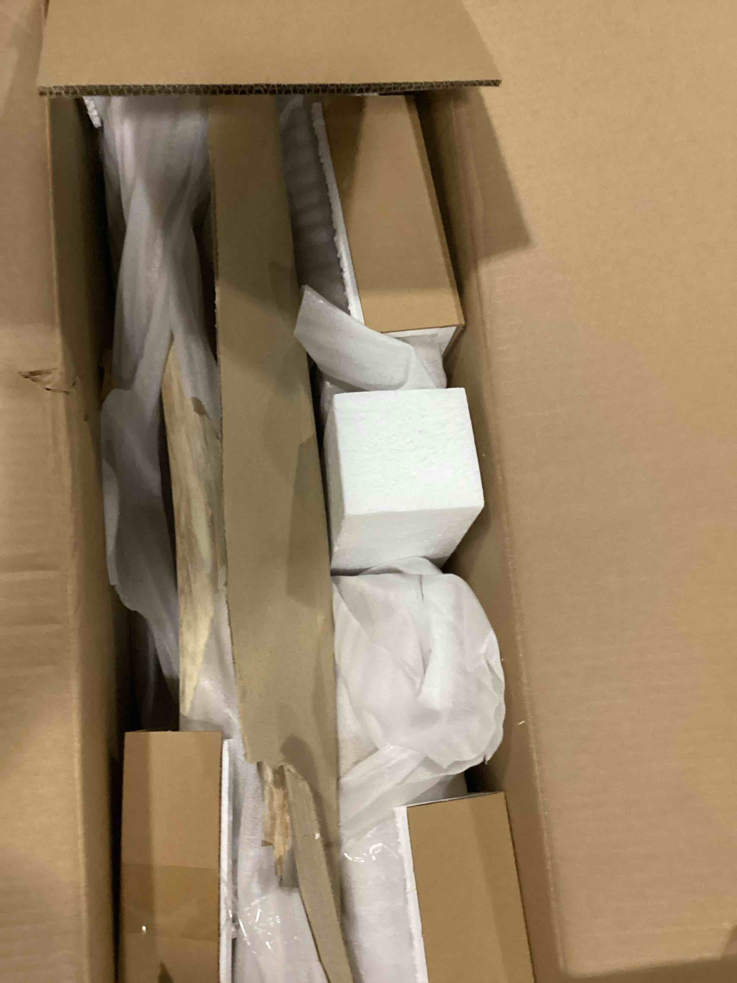 https://s3.amazonaws.com/lotting-images-prod/bidfta/RED5518590_1728407766207.jpeg