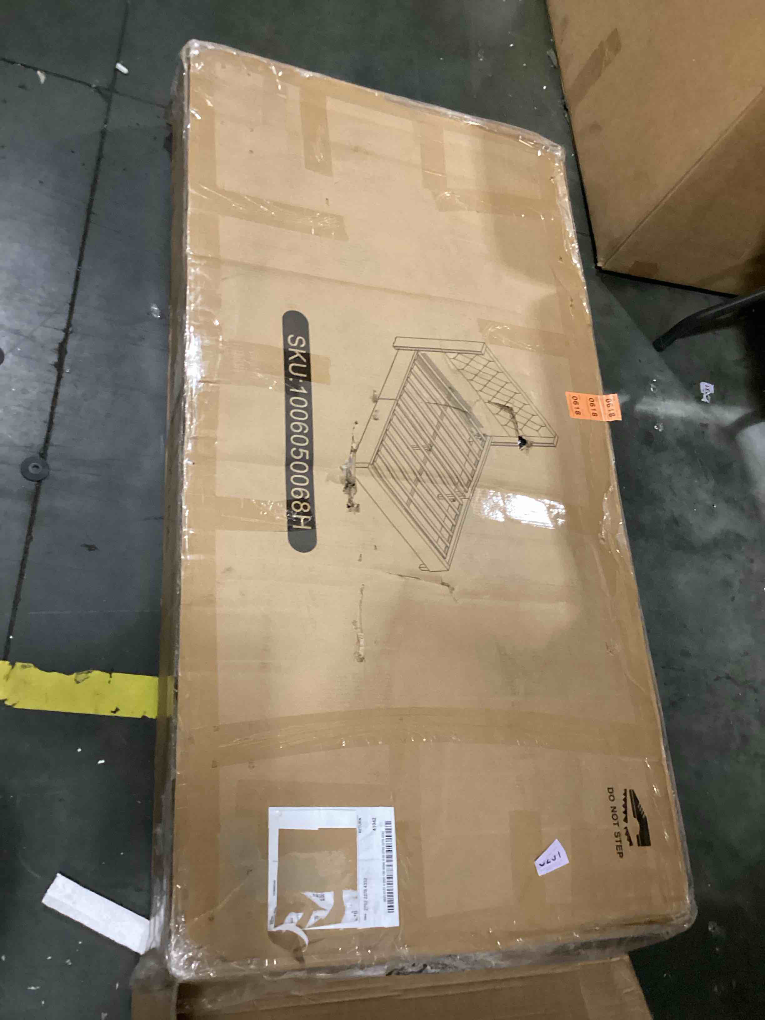 https://s3.amazonaws.com/lotting-images-prod/bidfta/RED5518683_1728492466869.jpeg