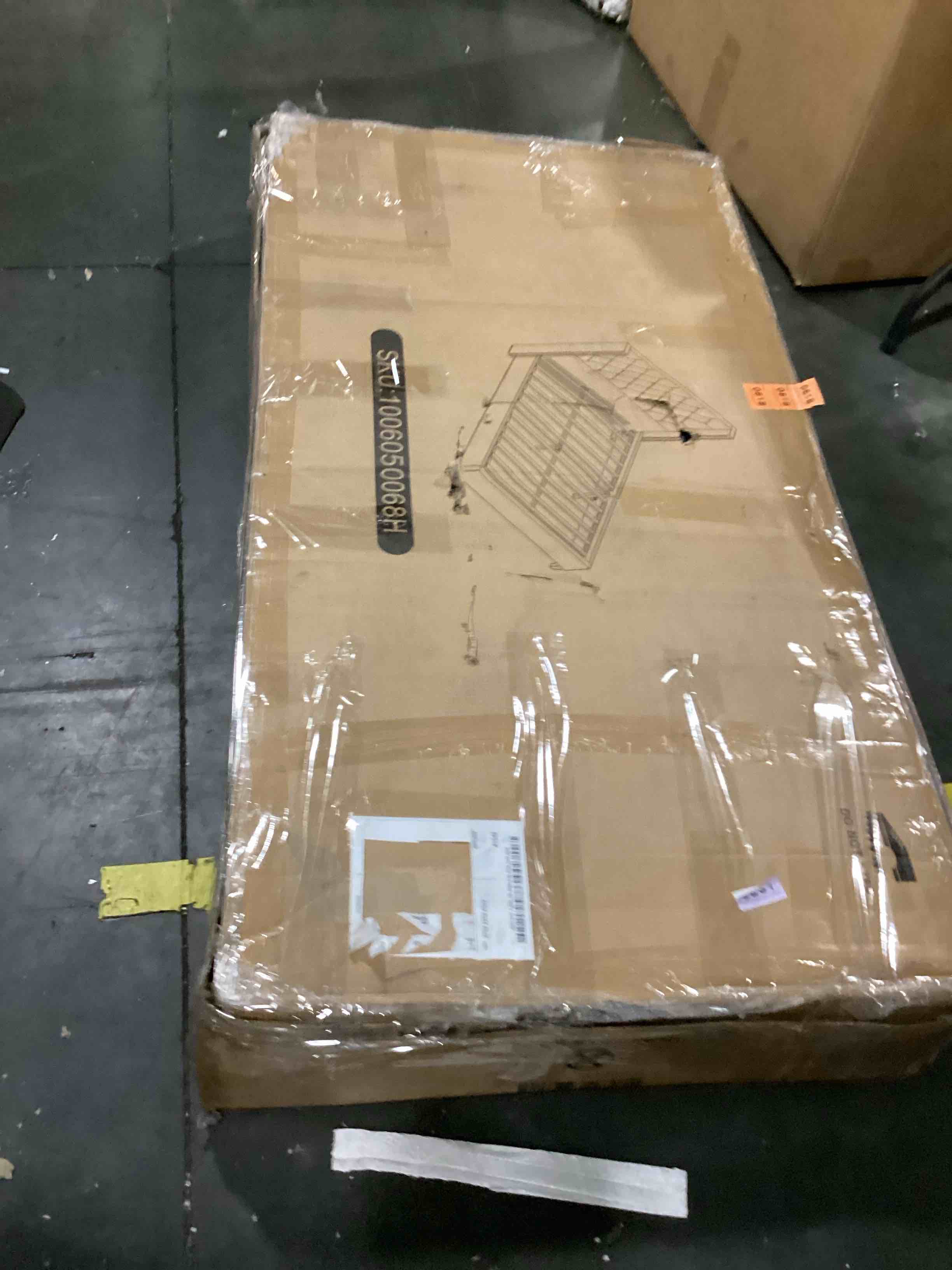 https://s3.amazonaws.com/lotting-images-prod/bidfta/RED5518683_1728492597460.jpeg