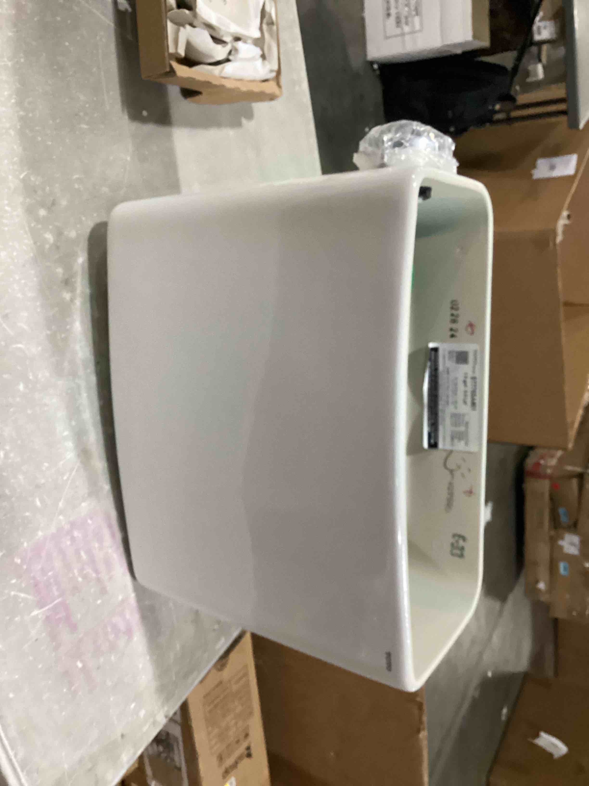 https://s3.amazonaws.com/lotting-images-prod/bidfta/RED5518727_1728565356546.jpeg