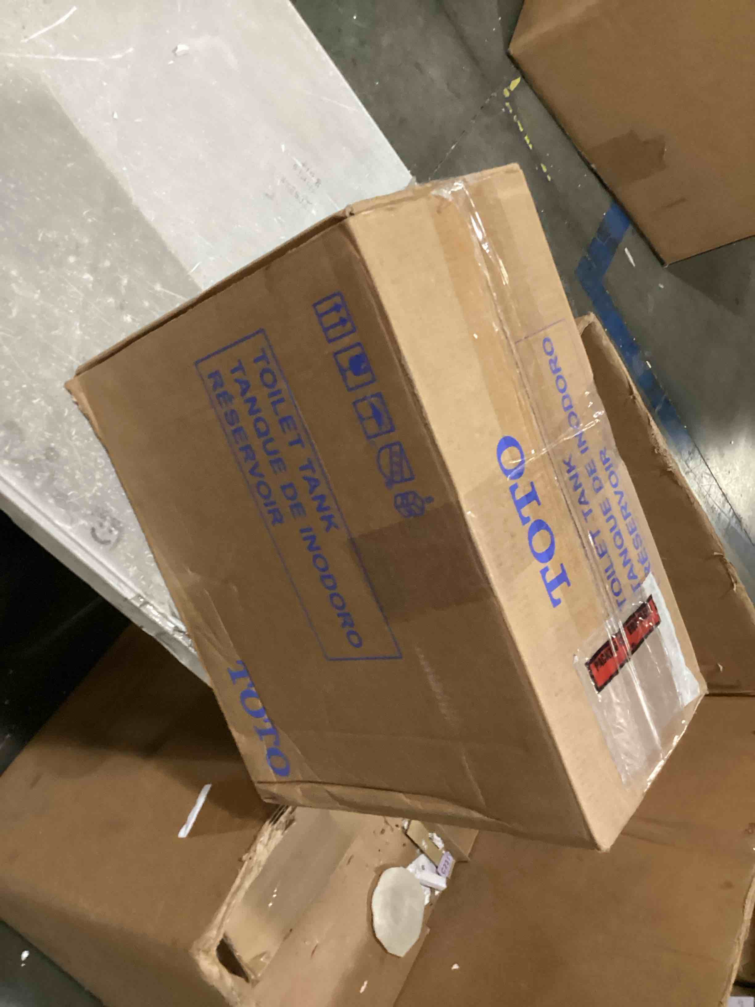https://s3.amazonaws.com/lotting-images-prod/bidfta/RED5518727_1728565440075.jpeg