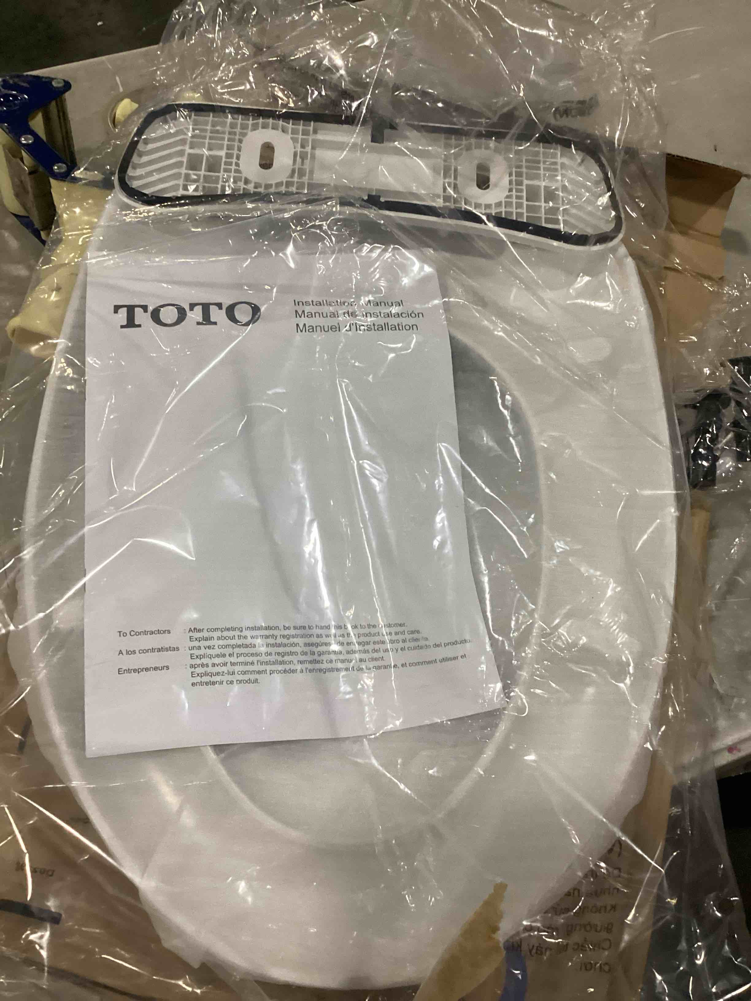 https://s3.amazonaws.com/lotting-images-prod/bidfta/RED5518728_1728565580984.jpeg