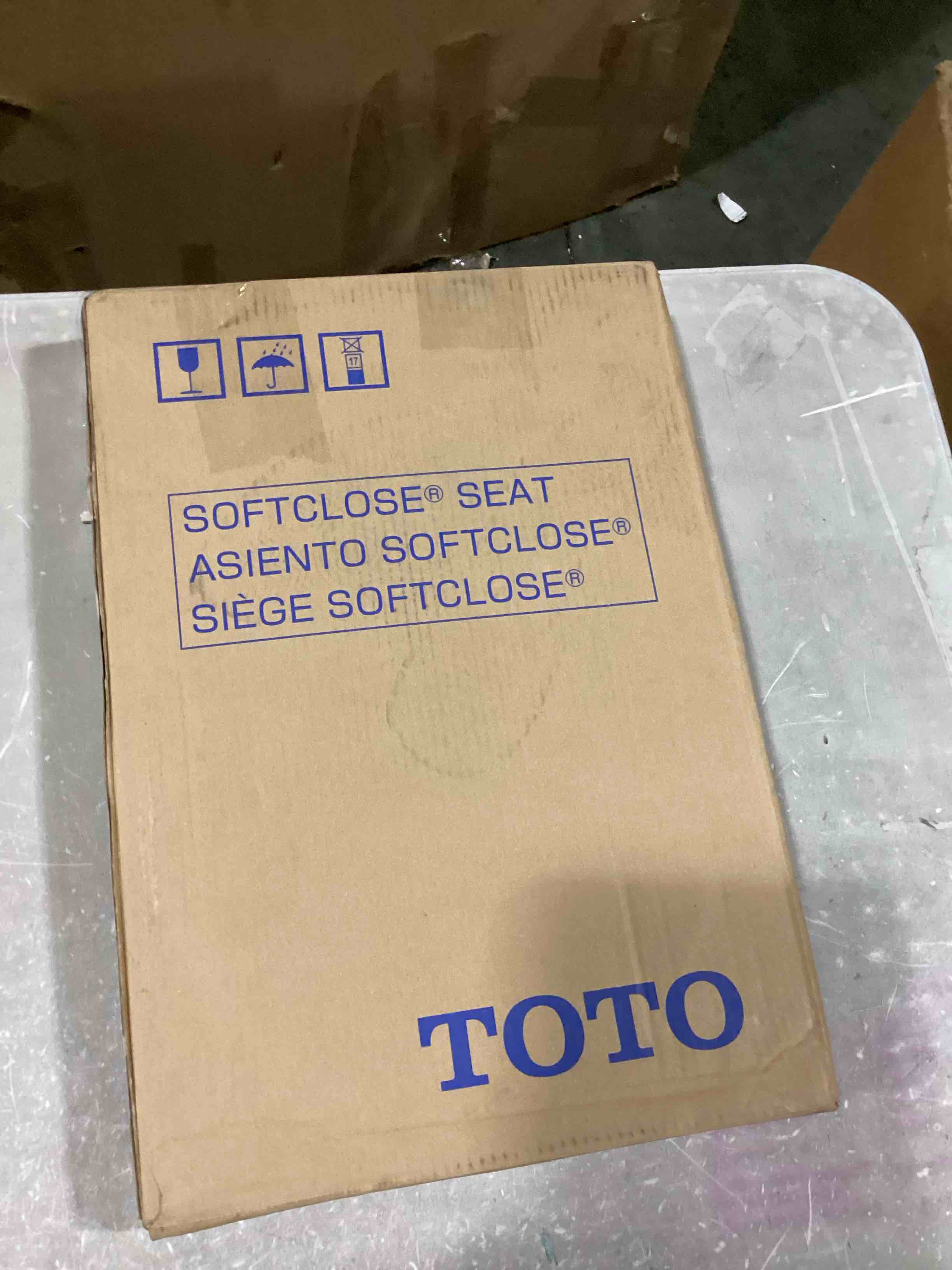 https://s3.amazonaws.com/lotting-images-prod/bidfta/RED5518728_1728565637839.jpeg