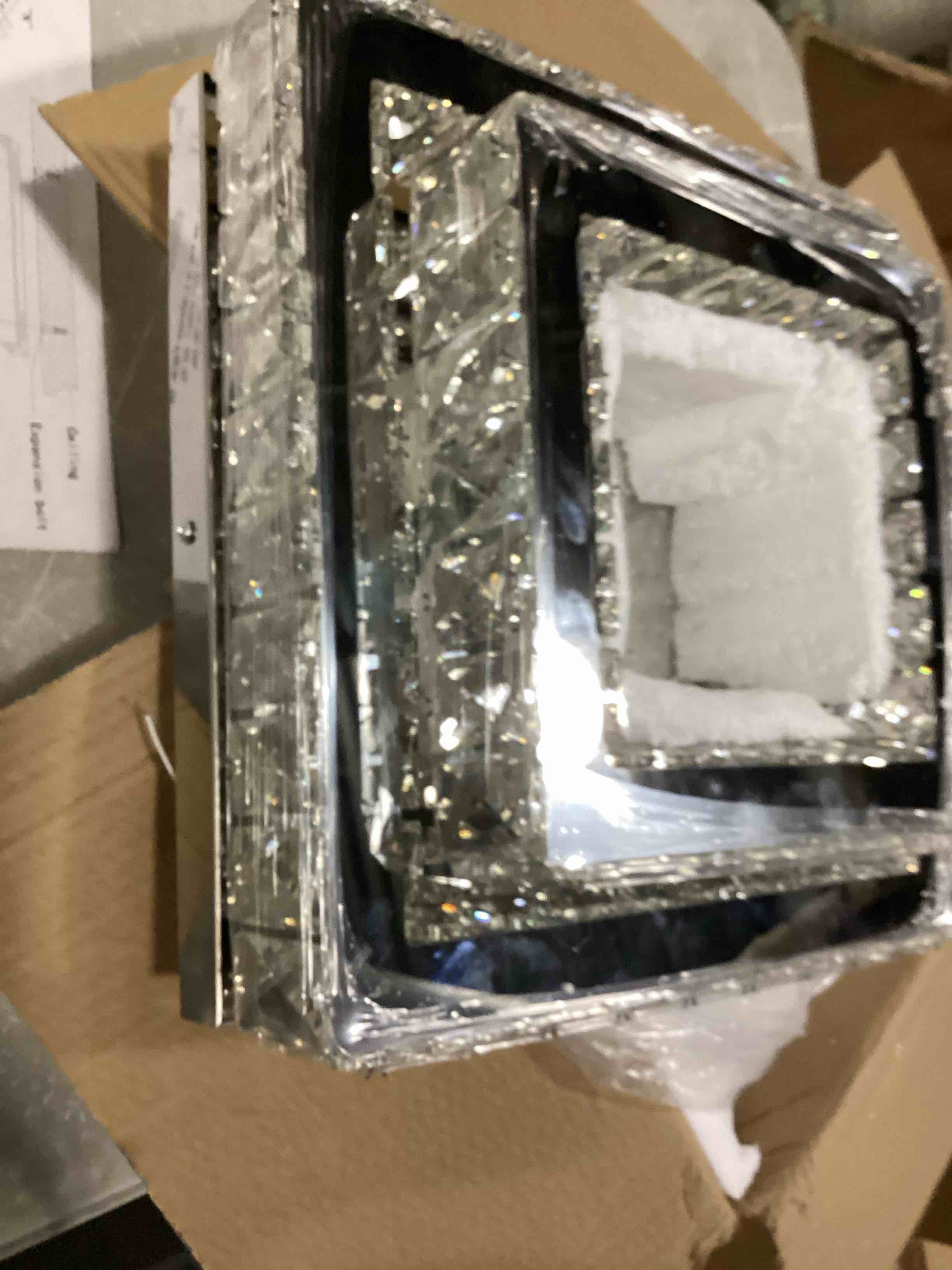 https://s3.amazonaws.com/lotting-images-prod/bidfta/RED5518841_1728667450725.jpeg