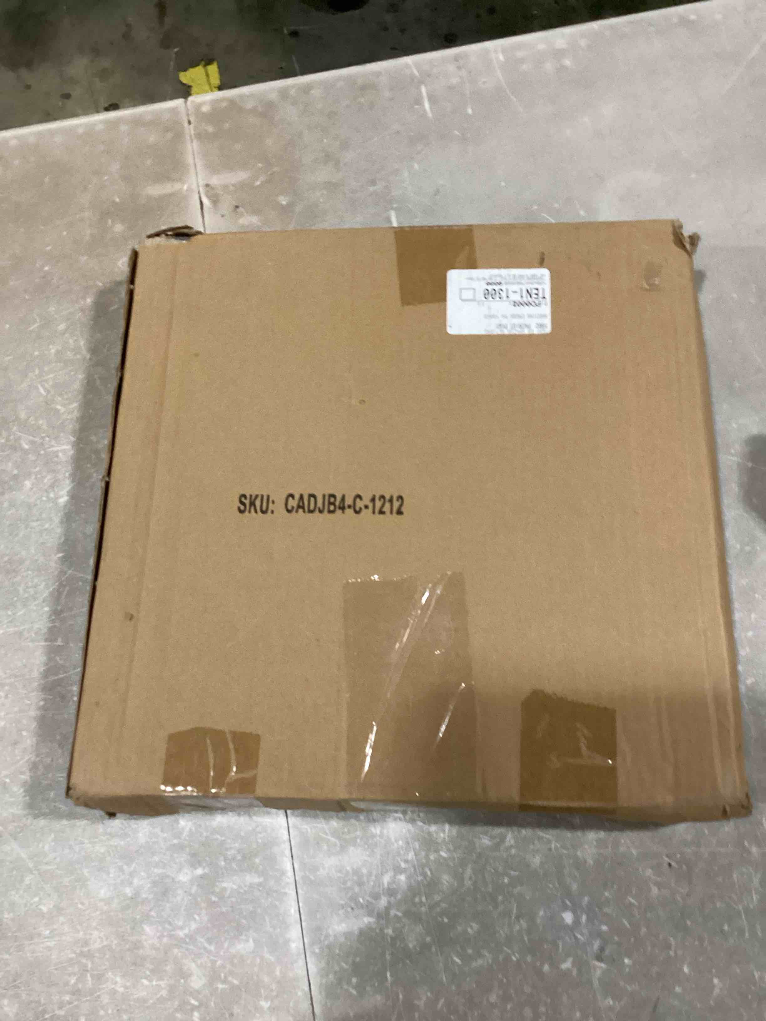 https://s3.amazonaws.com/lotting-images-prod/bidfta/RED5518919_1728910437347.jpeg
