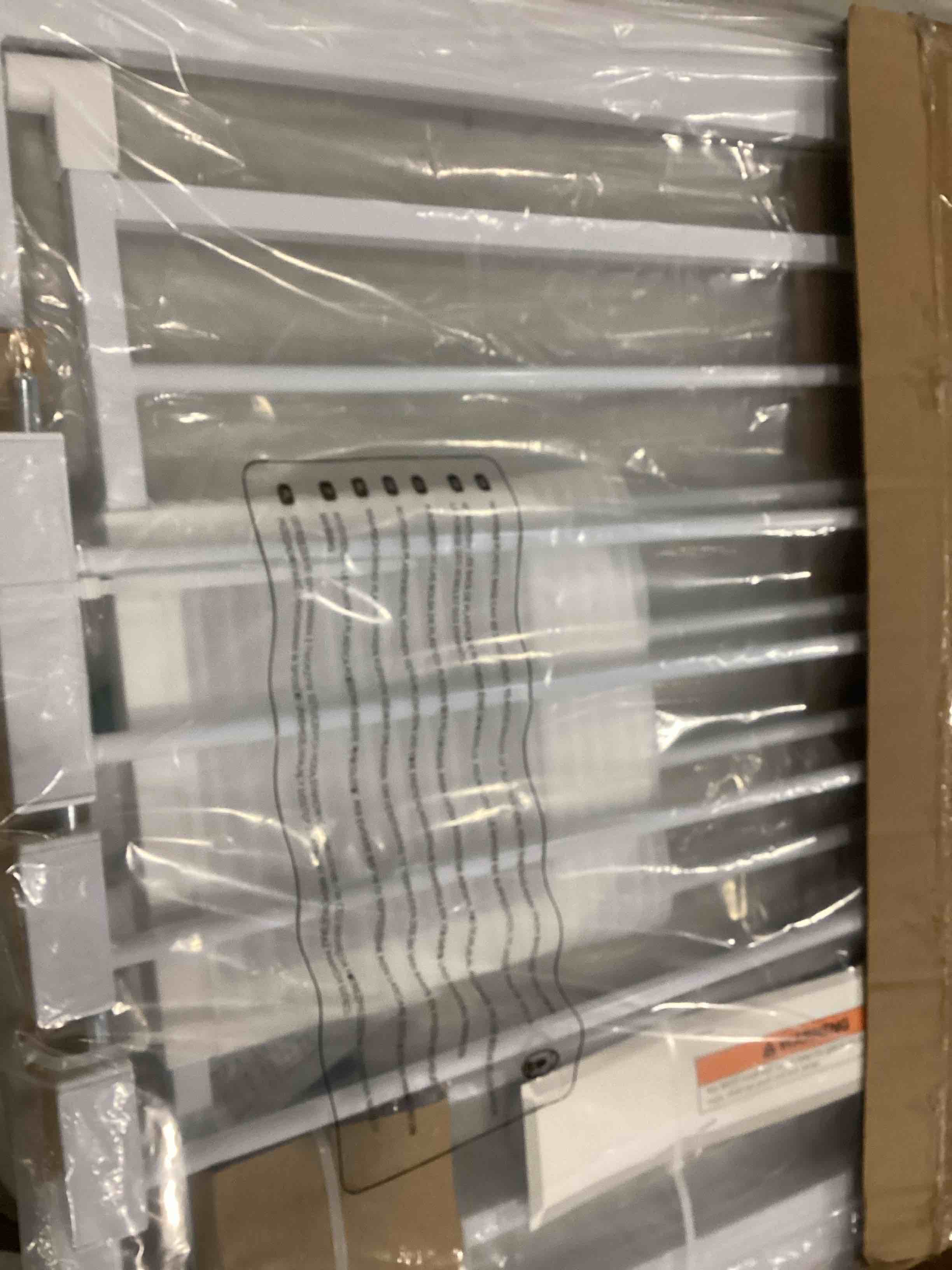 https://s3.amazonaws.com/lotting-images-prod/bidfta/RED5520676_1727786633702.jpeg