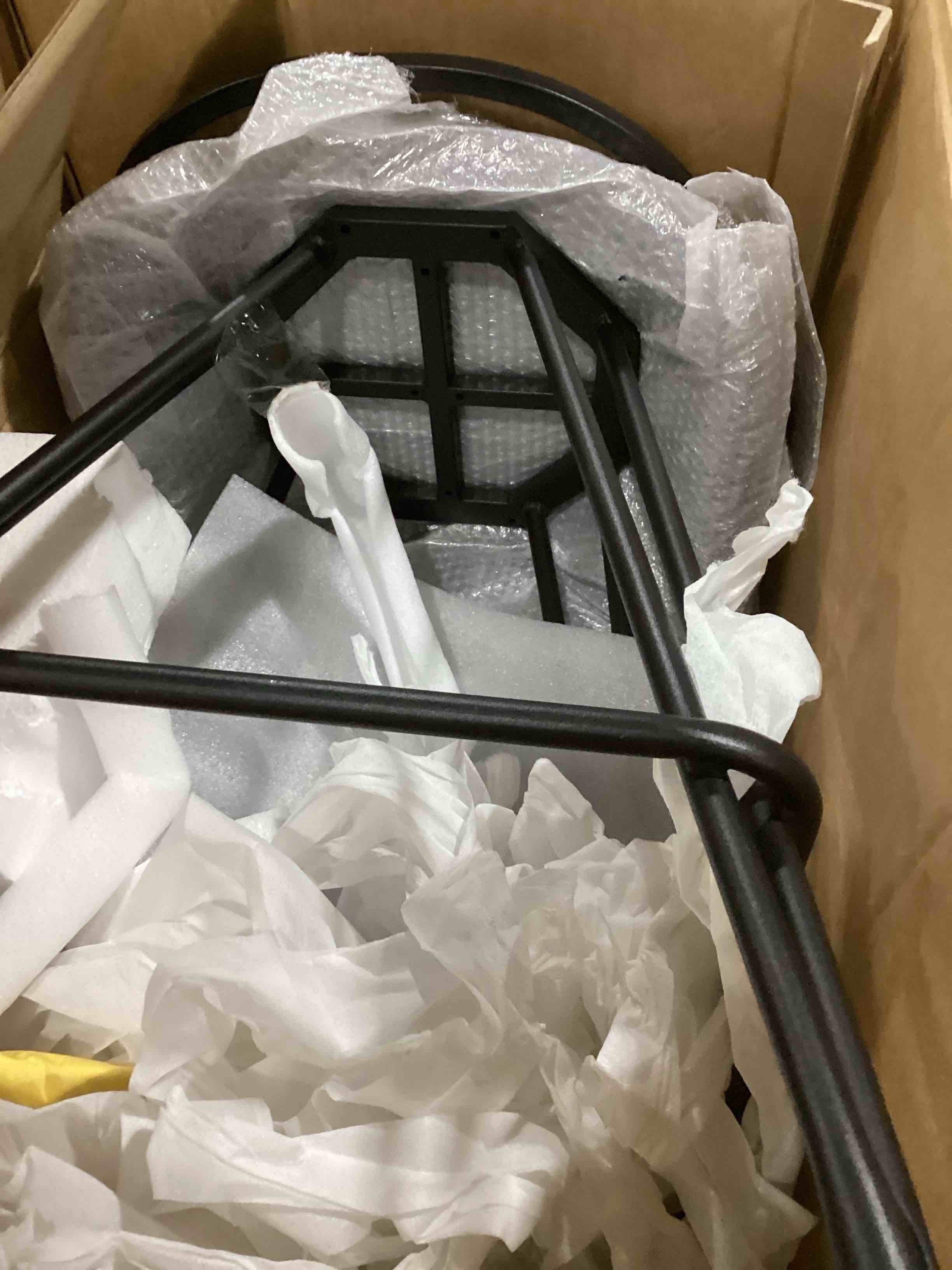 https://s3.amazonaws.com/lotting-images-prod/bidfta/RED5521426_1728409607241.jpeg