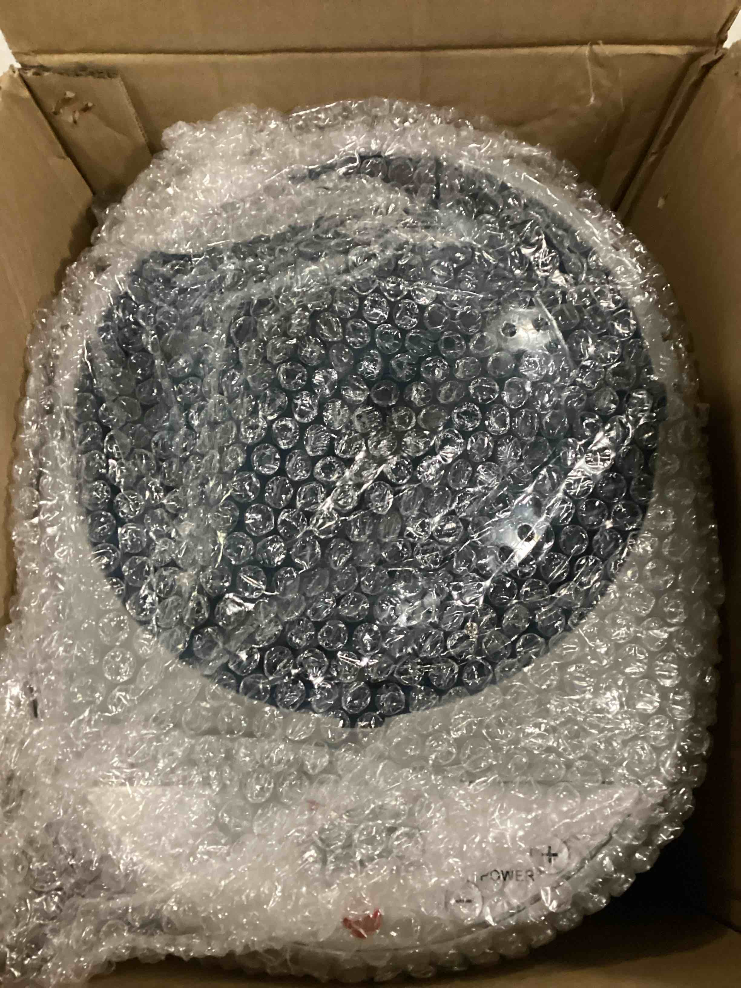https://s3.amazonaws.com/lotting-images-prod/bidfta/RED5521800_1728926726990.jpeg