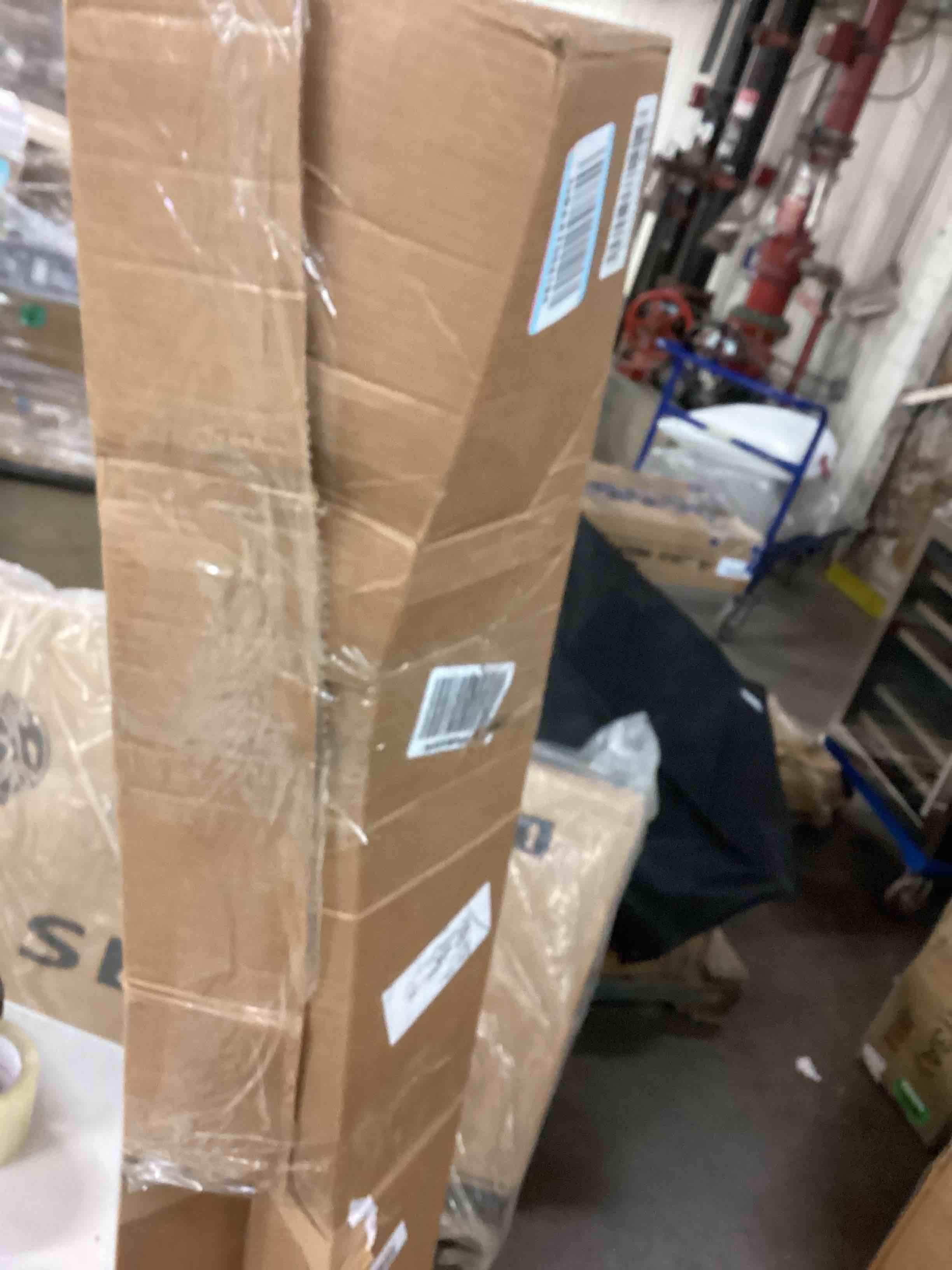 https://s3.amazonaws.com/lotting-images-prod/bidfta/RED5522767_1737136413742.jpeg