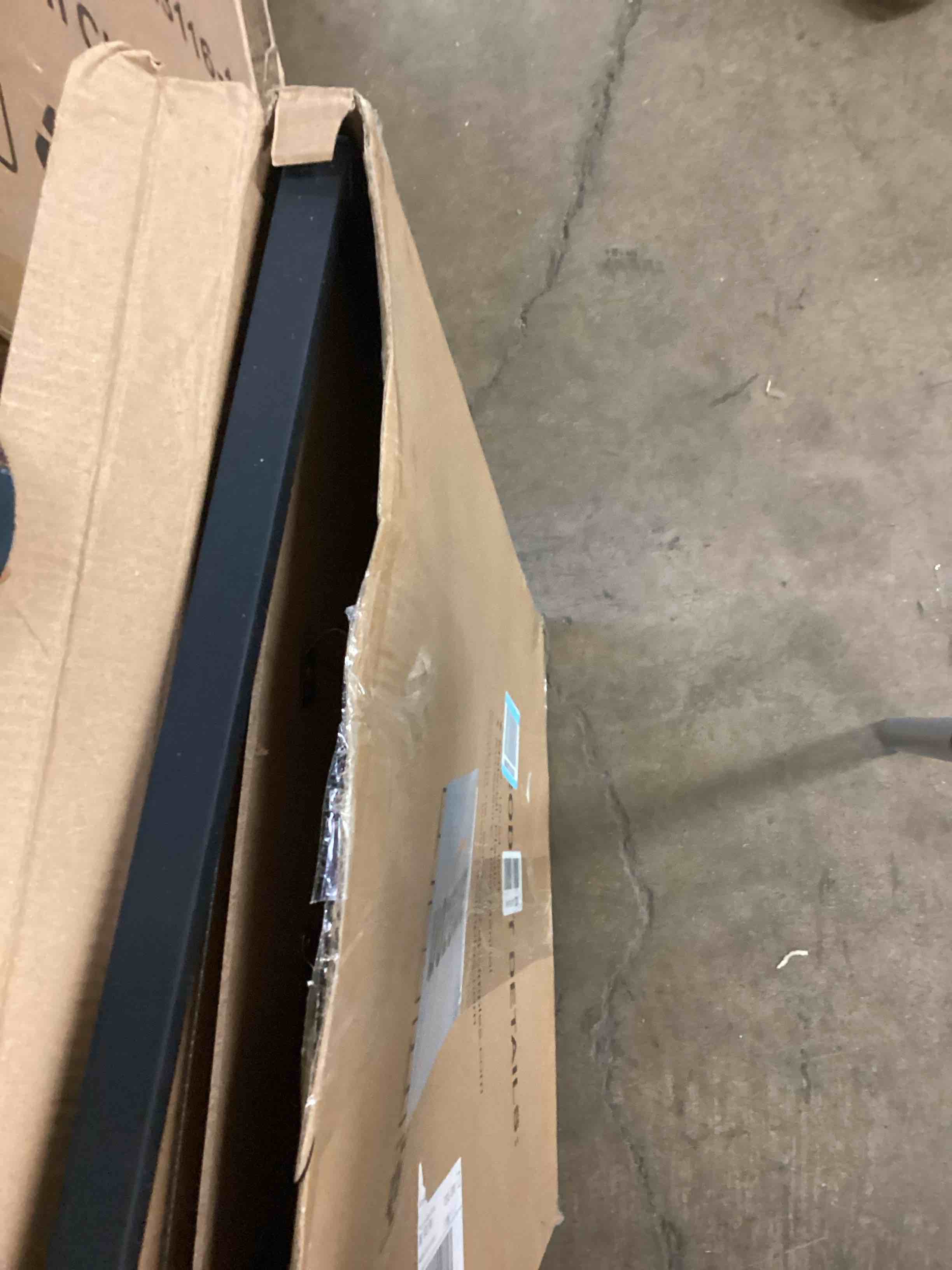 https://s3.amazonaws.com/lotting-images-prod/bidfta/RED5522768_1737136541574.jpeg