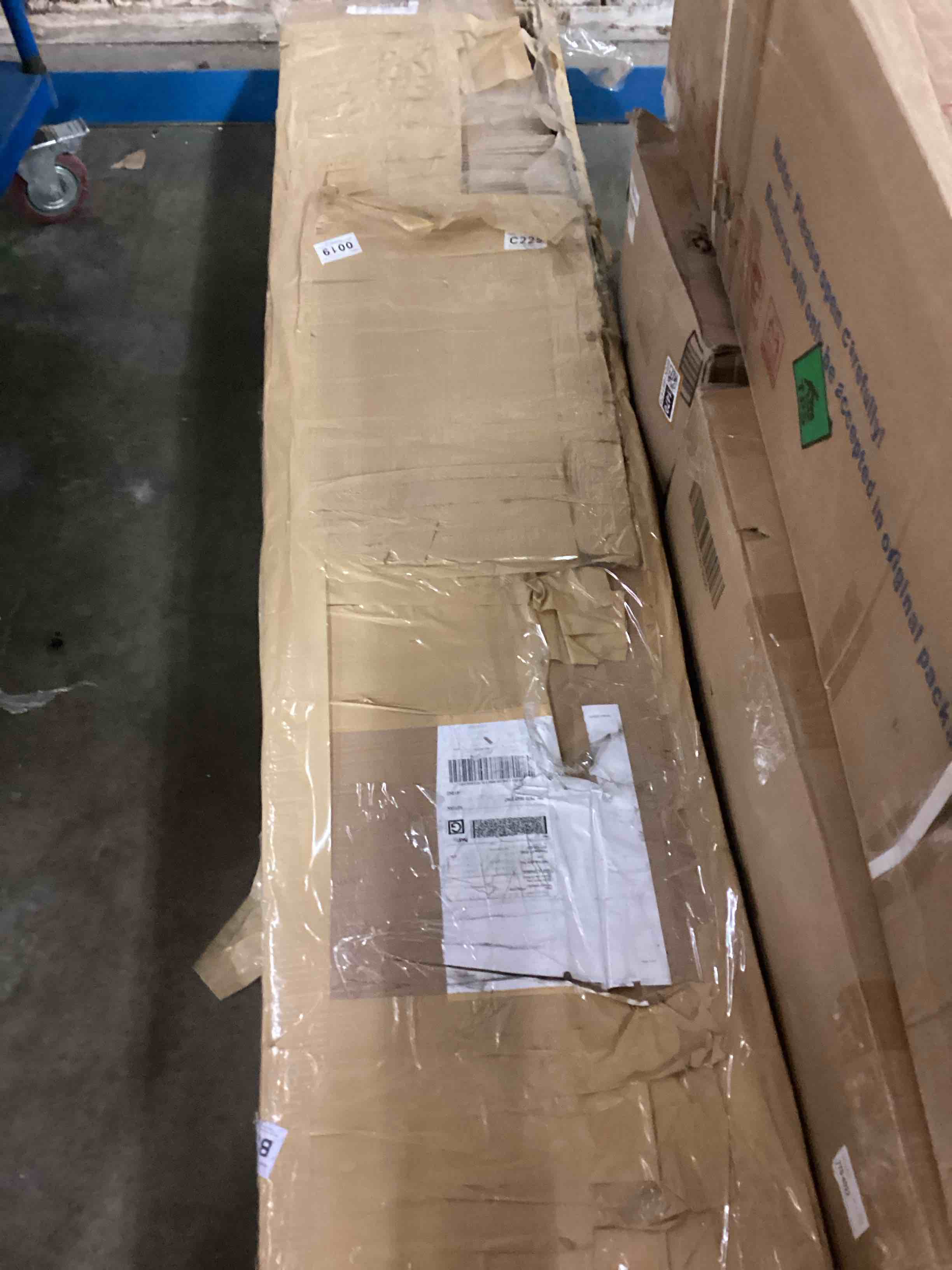 https://s3.amazonaws.com/lotting-images-prod/bidfta/RED5522825_1737399053693.jpeg