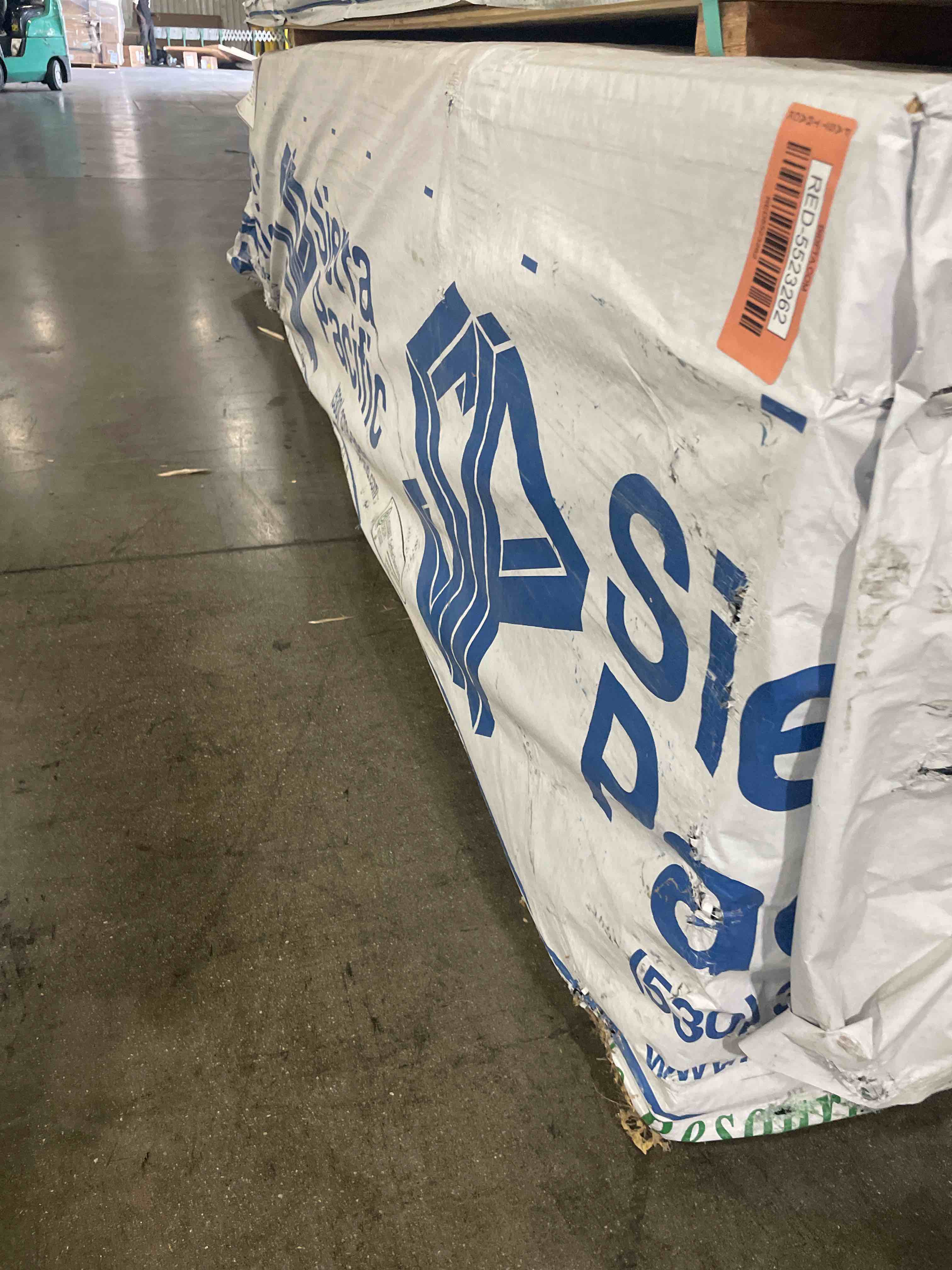 https://s3.amazonaws.com/lotting-images-prod/bidfta/RED5523263_1757957419564.jpeg