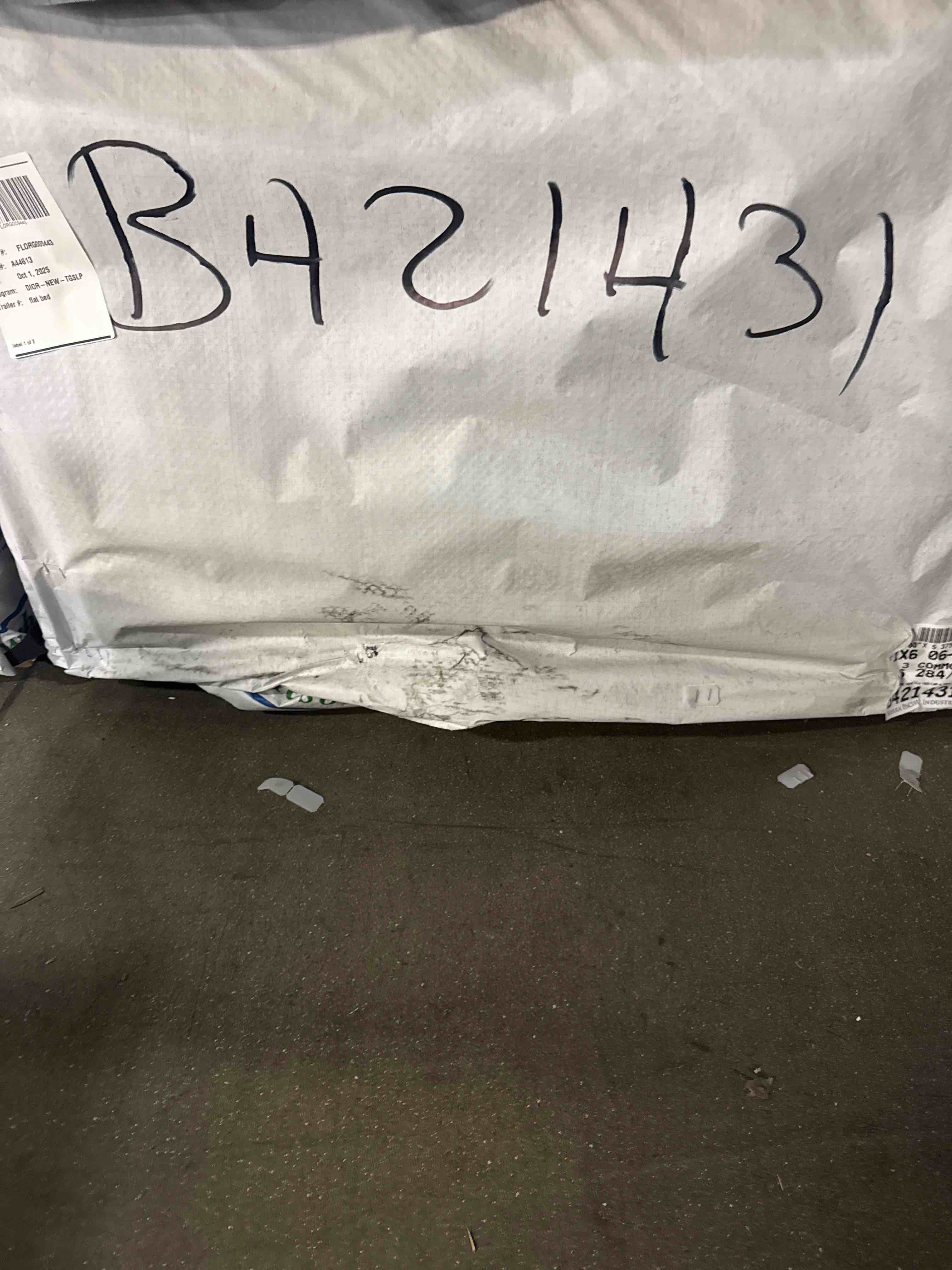 https://s3.amazonaws.com/lotting-images-prod/bidfta/RED5523323_1760542603693.jpeg
