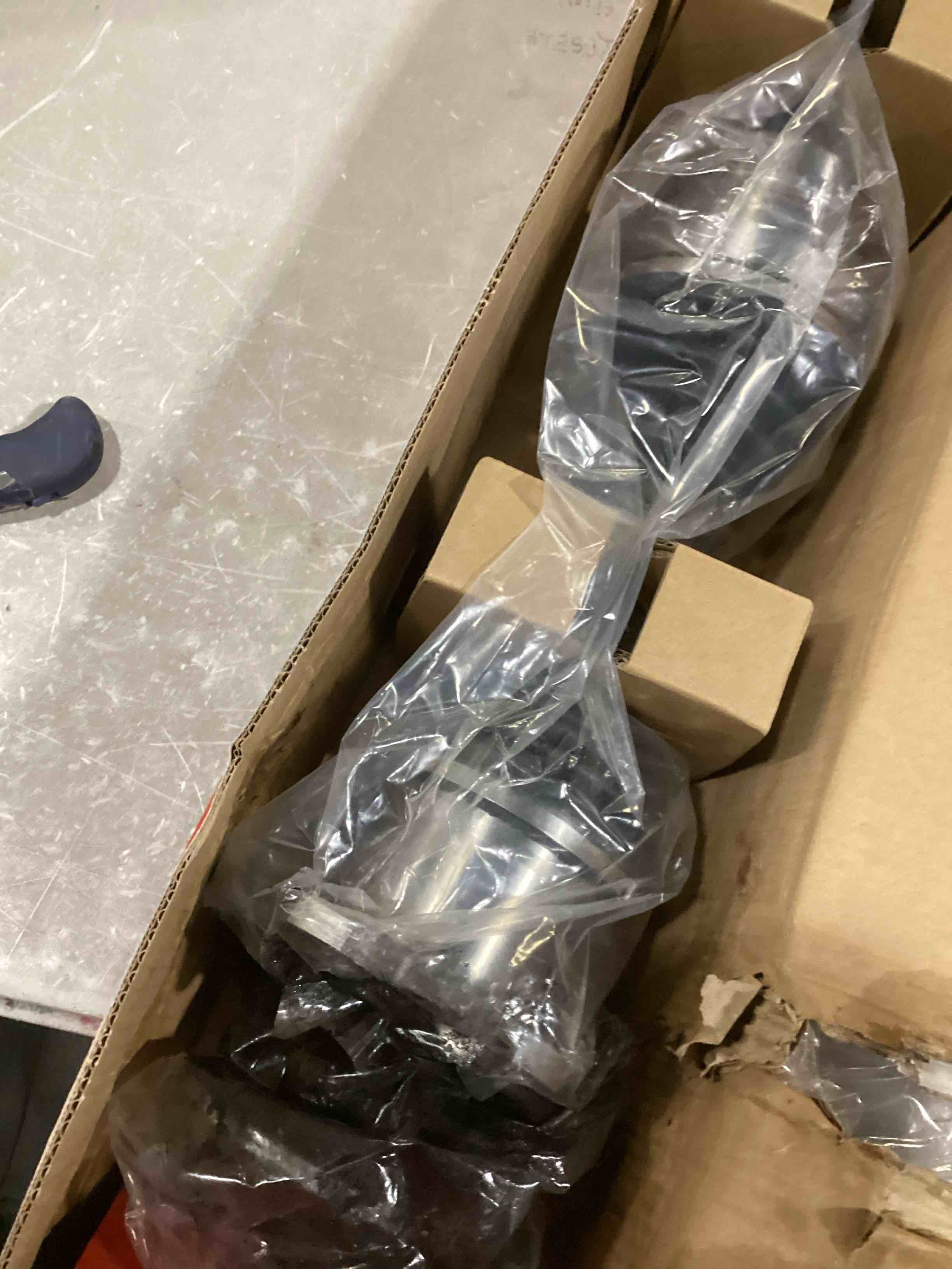https://s3.amazonaws.com/lotting-images-prod/bidfta/RED5523822_1729190619906.jpeg