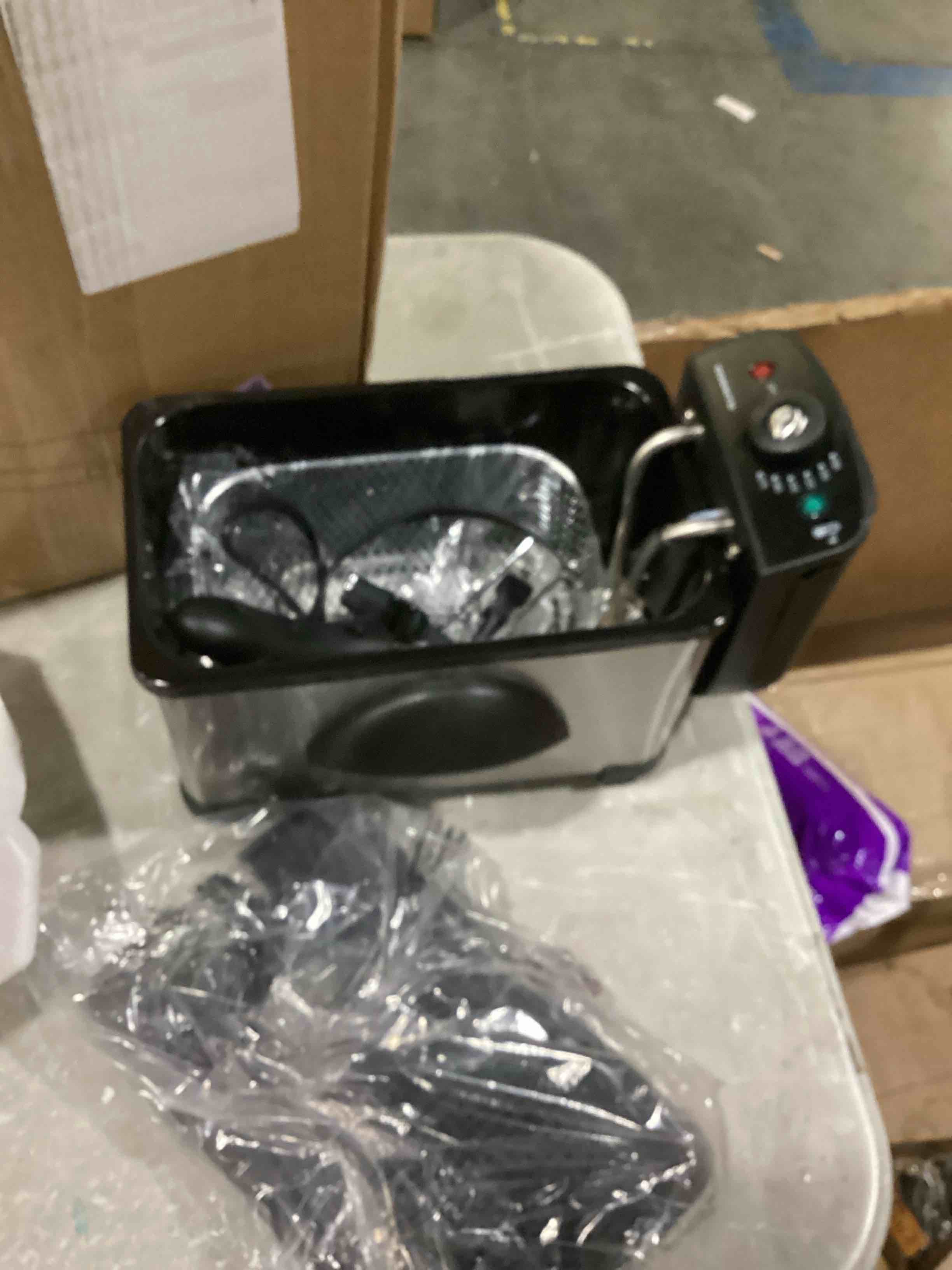 https://s3.amazonaws.com/lotting-images-prod/bidfta/RED5523981_1729274168880.jpeg