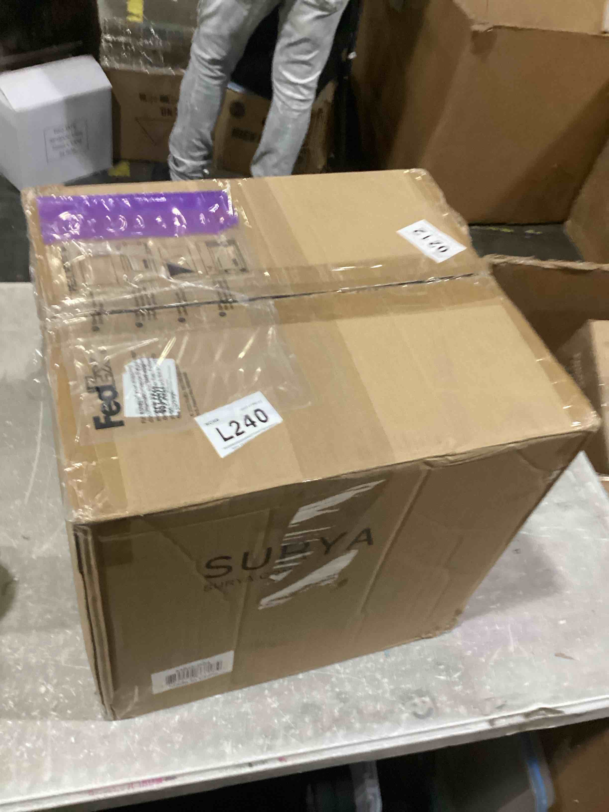 https://s3.amazonaws.com/lotting-images-prod/bidfta/RED5524144_1729529534708.jpeg