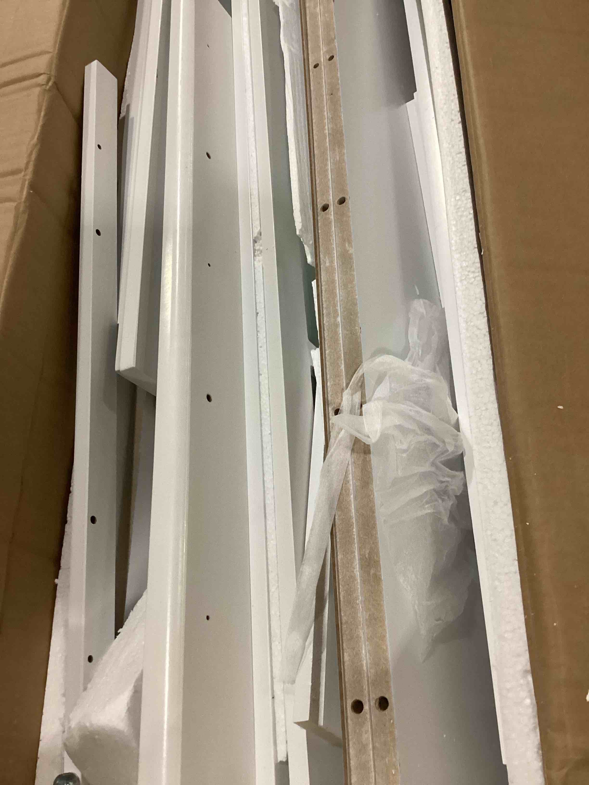 https://s3.amazonaws.com/lotting-images-prod/bidfta/RED5524193_1729599297758.jpeg