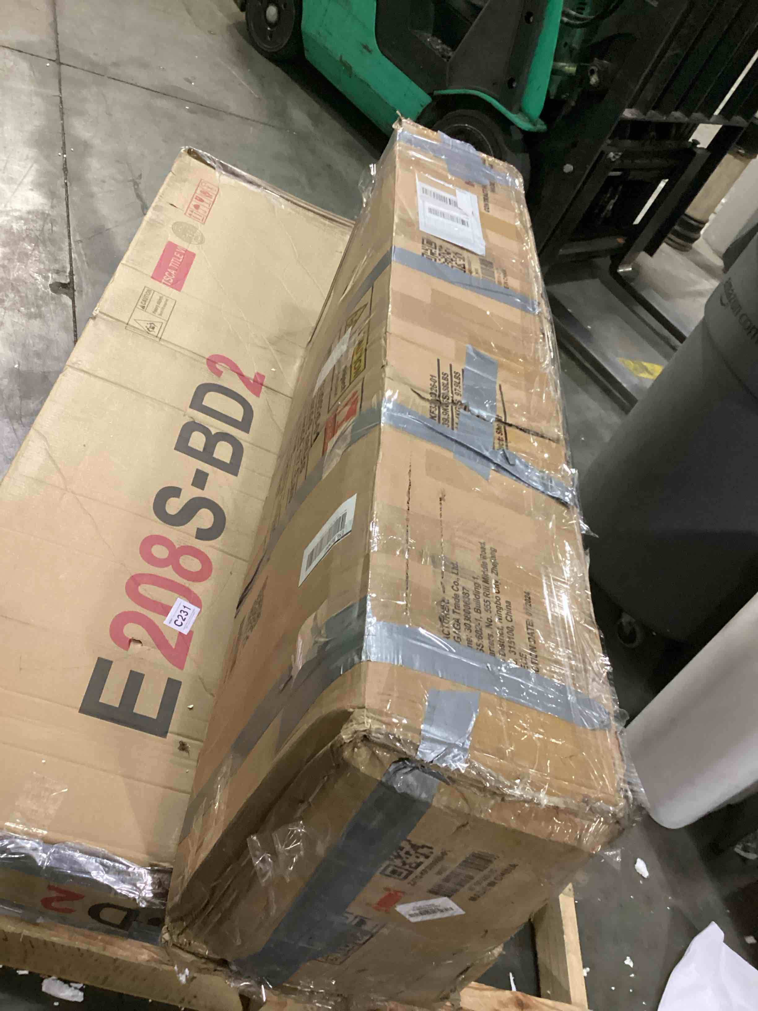 https://s3.amazonaws.com/lotting-images-prod/bidfta/RED5524193_1729599399719.jpeg