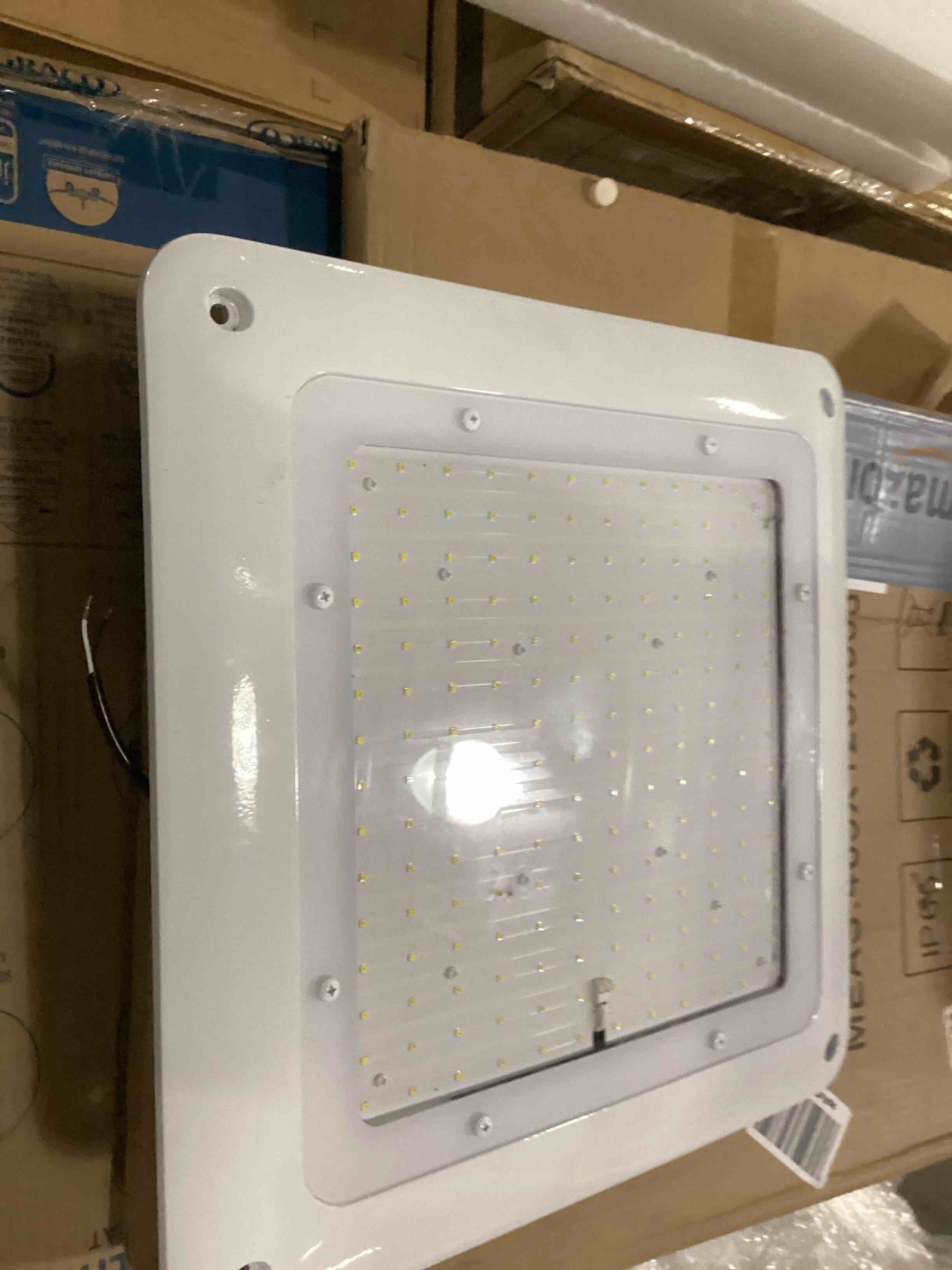 https://s3.amazonaws.com/lotting-images-prod/bidfta/RED5524215_1729603463457.jpeg