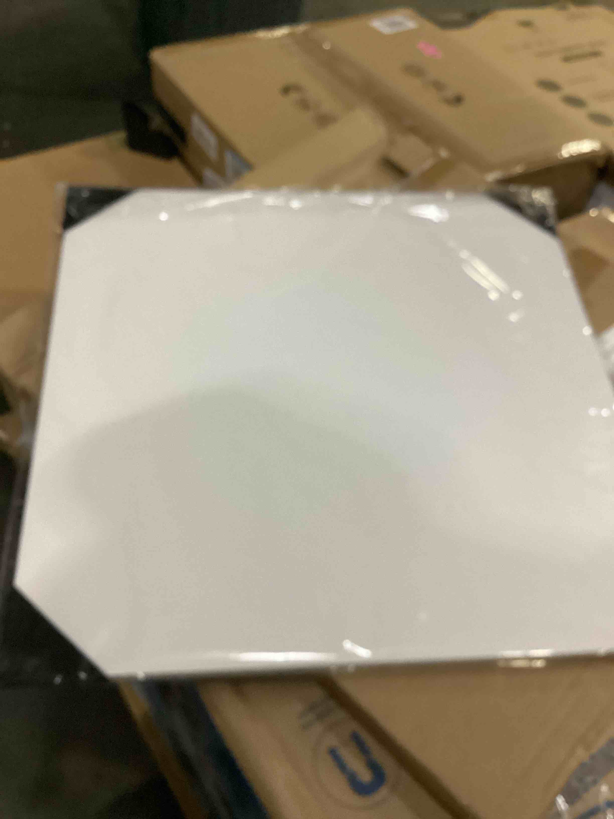https://s3.amazonaws.com/lotting-images-prod/bidfta/RED5524217_1729603977619.jpeg