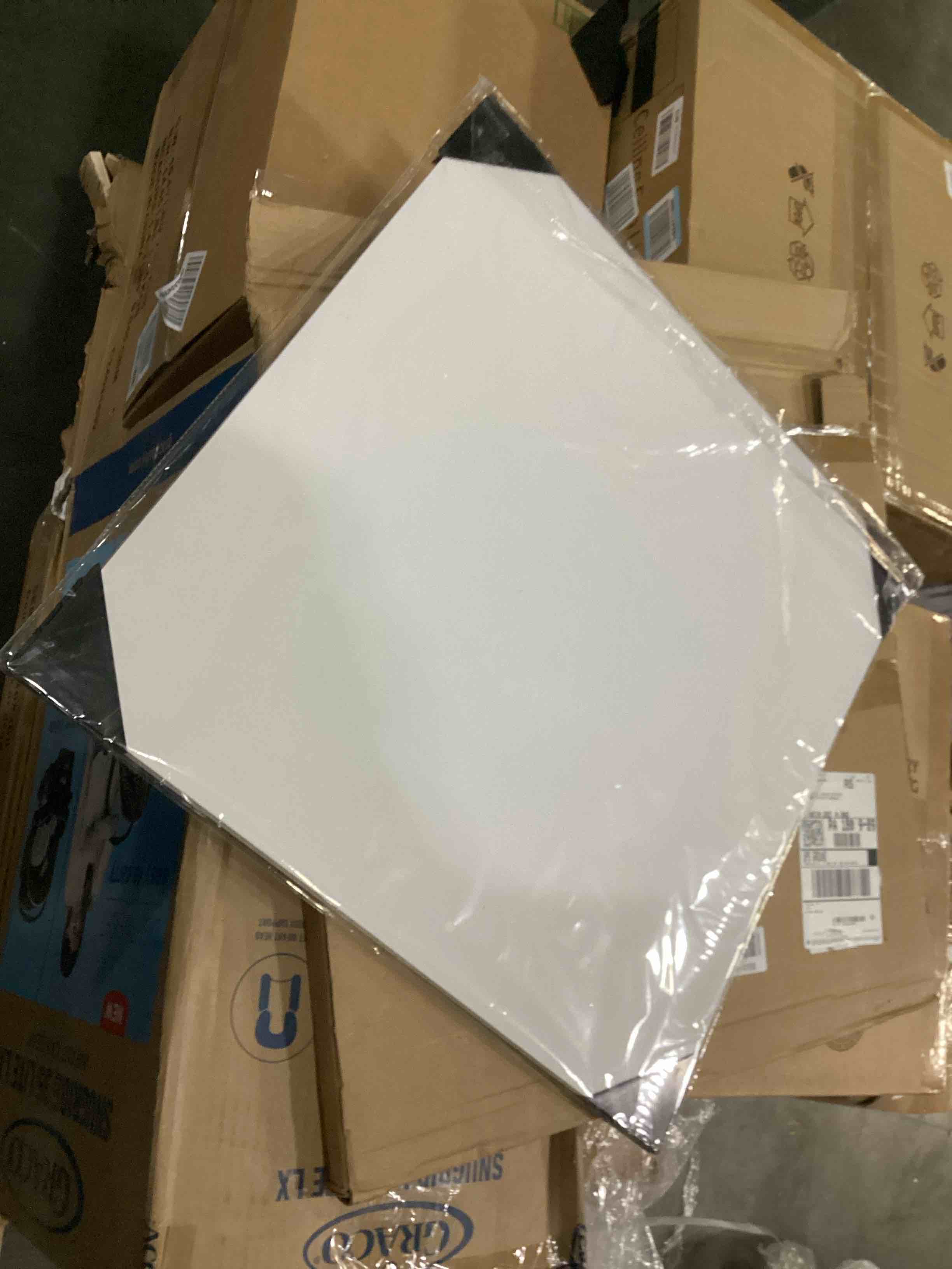 https://s3.amazonaws.com/lotting-images-prod/bidfta/RED5524217_1729603982673.jpeg