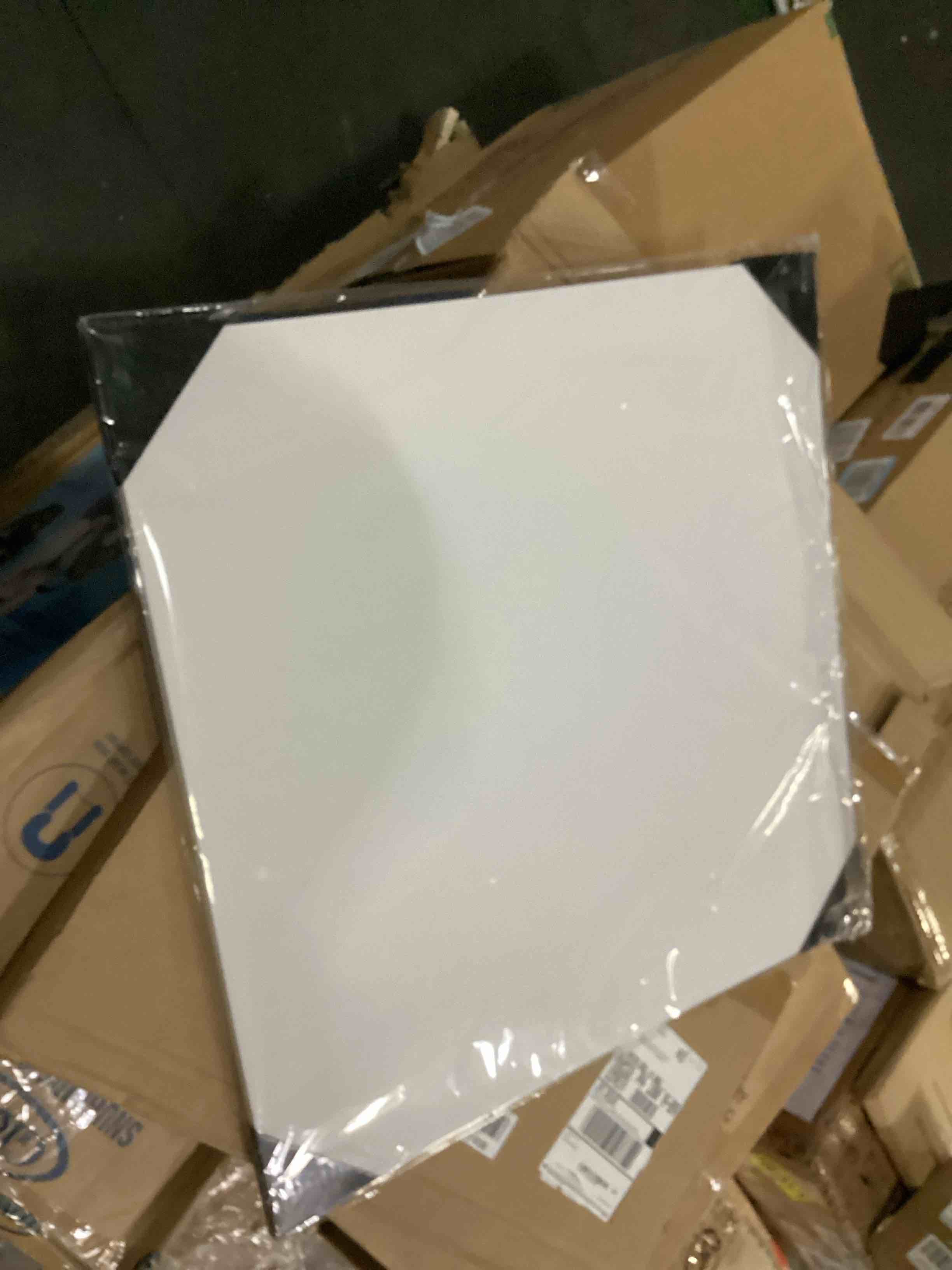 https://s3.amazonaws.com/lotting-images-prod/bidfta/RED5524217_1729603985004.jpeg