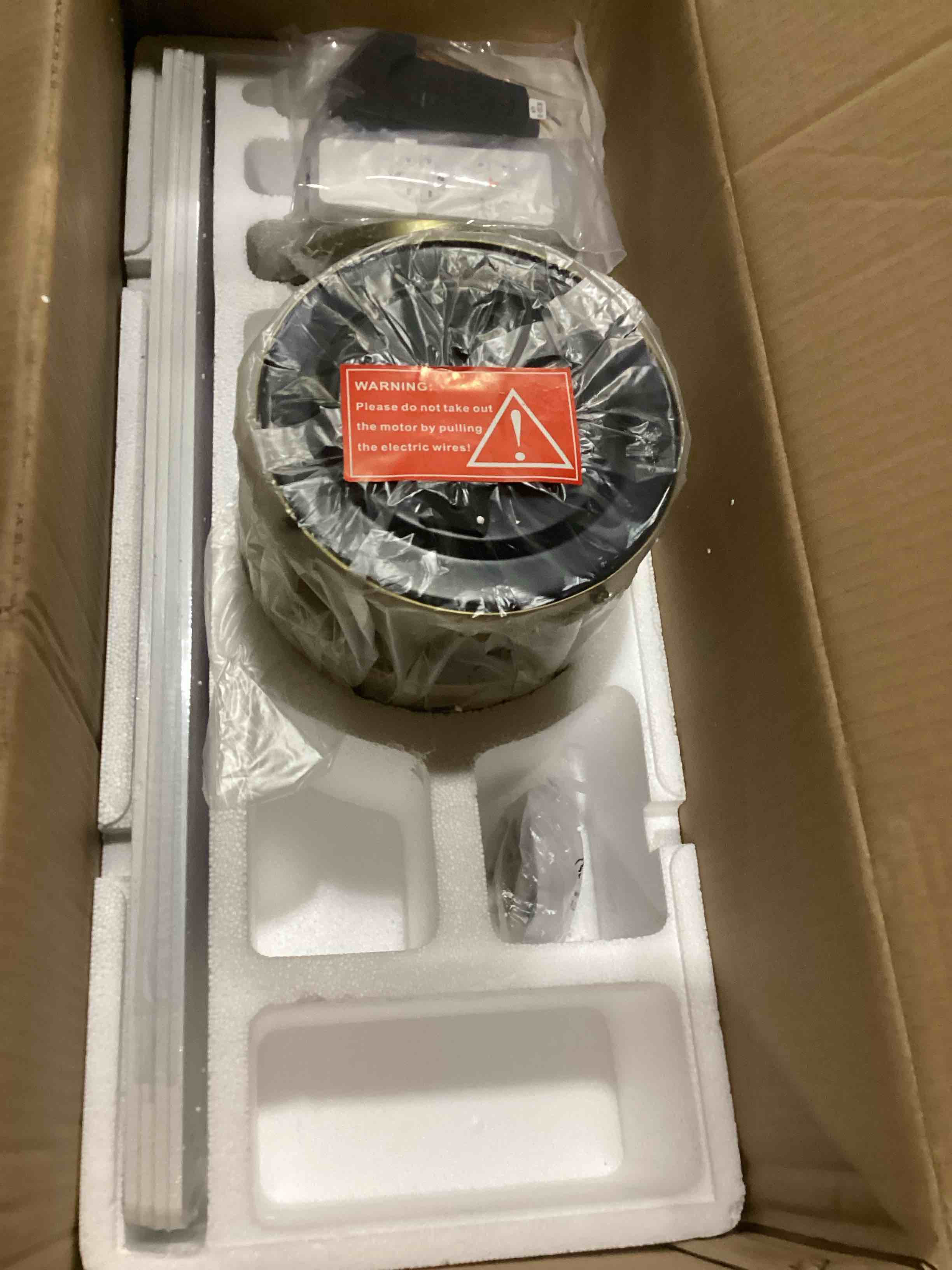 https://s3.amazonaws.com/lotting-images-prod/bidfta/RED5524391_1729697200192.jpeg