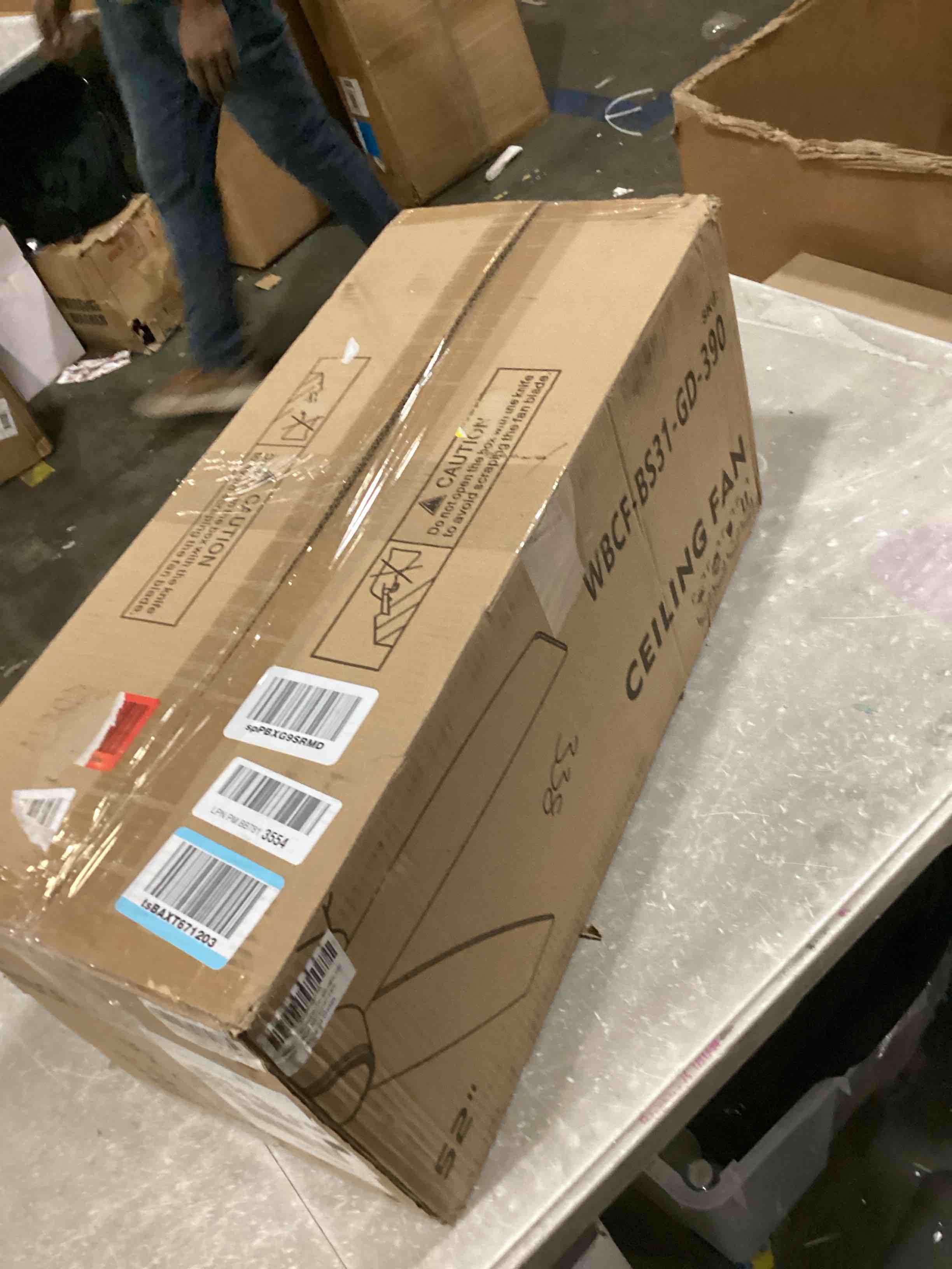 https://s3.amazonaws.com/lotting-images-prod/bidfta/RED5524391_1729697245185.jpeg