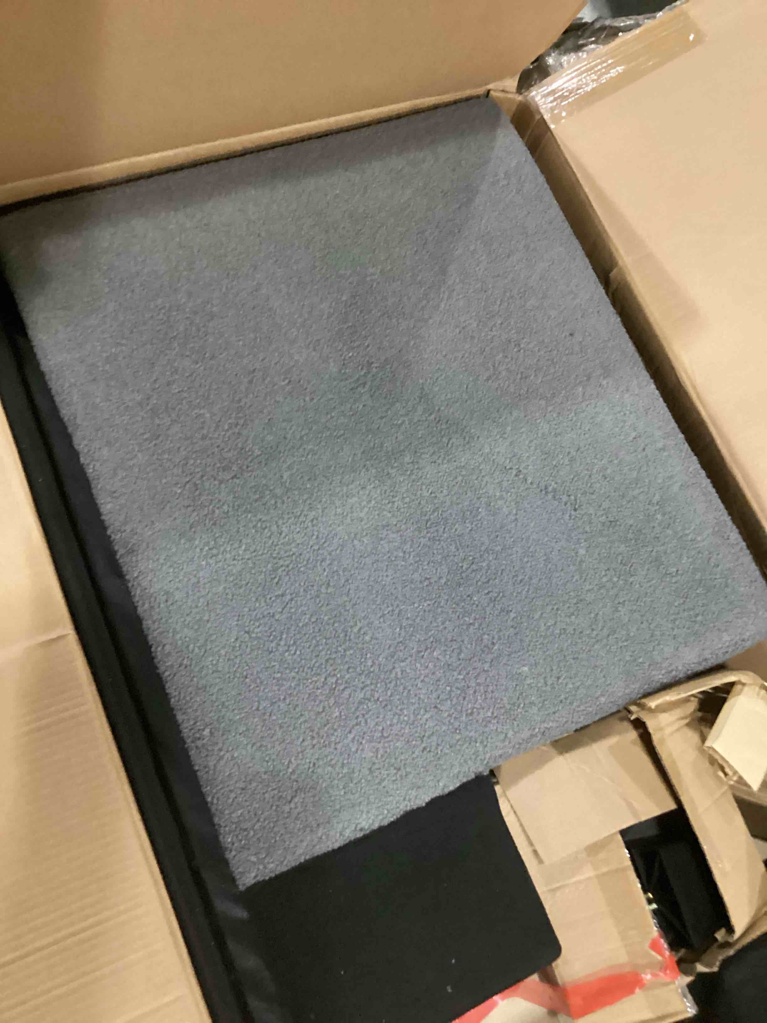 https://s3.amazonaws.com/lotting-images-prod/bidfta/RED5524456_1729771380237.jpeg