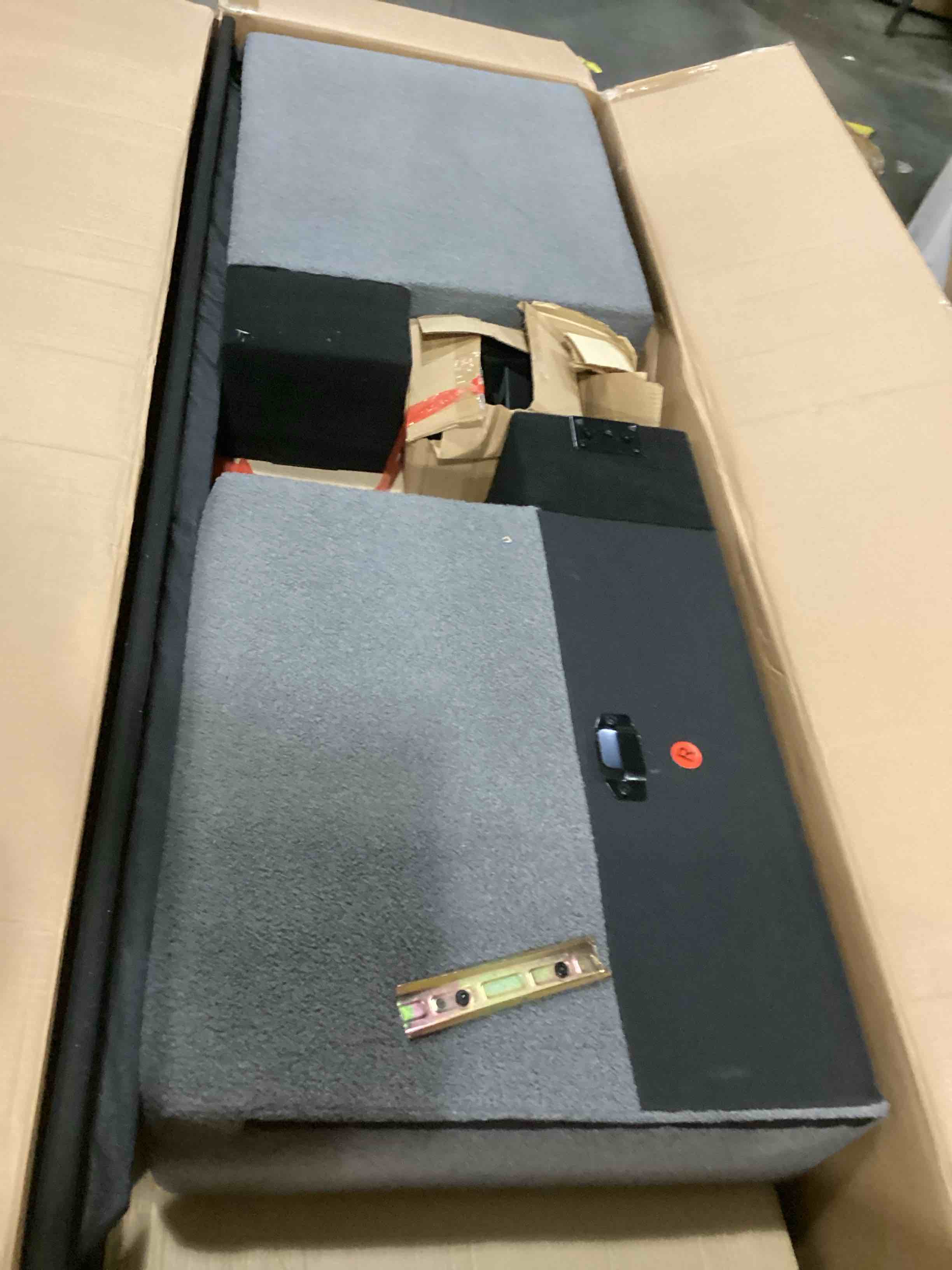 https://s3.amazonaws.com/lotting-images-prod/bidfta/RED5524456_1729771390234.jpeg