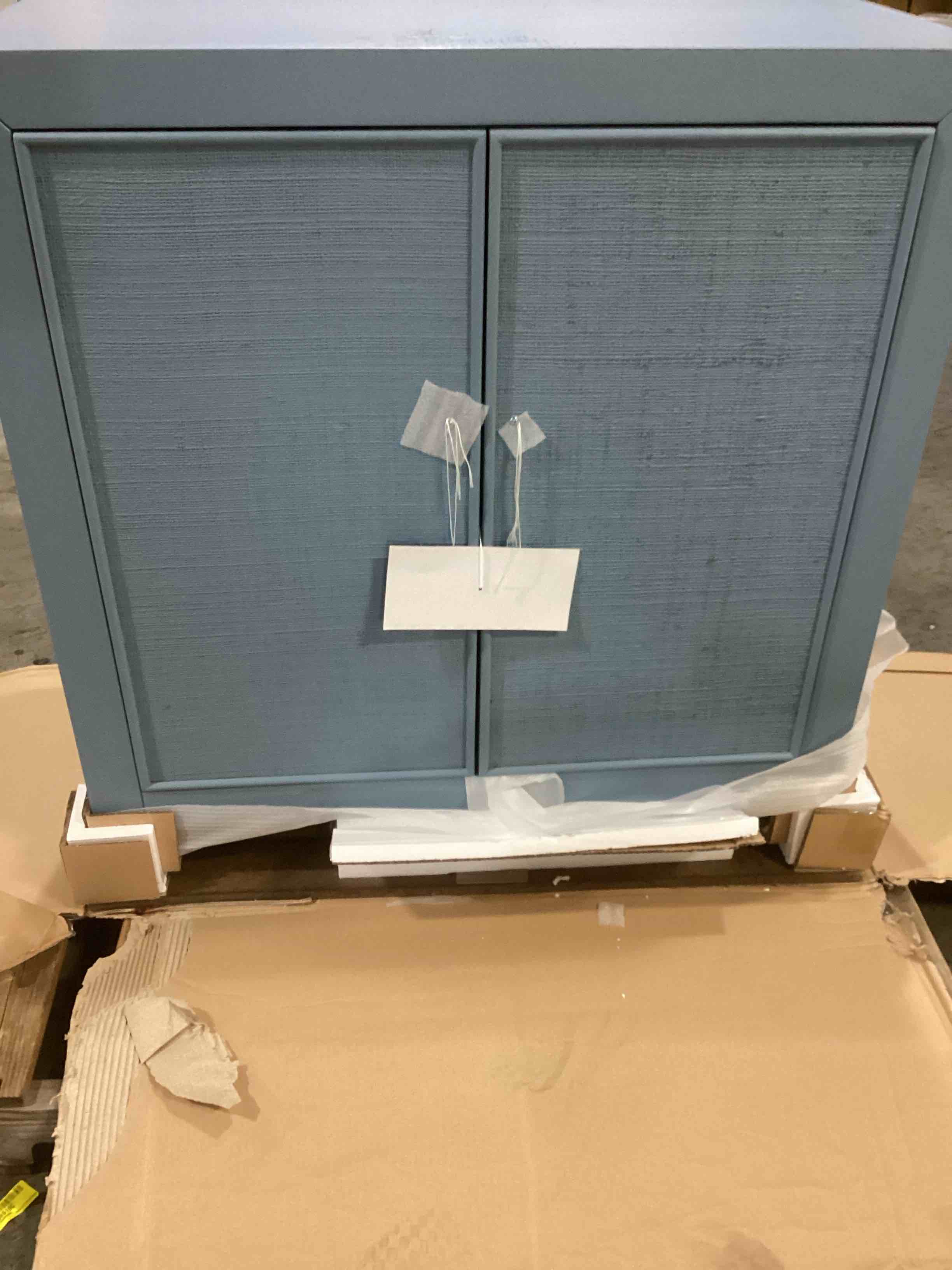 https://s3.amazonaws.com/lotting-images-prod/bidfta/RED5524574_1729875302322.jpeg