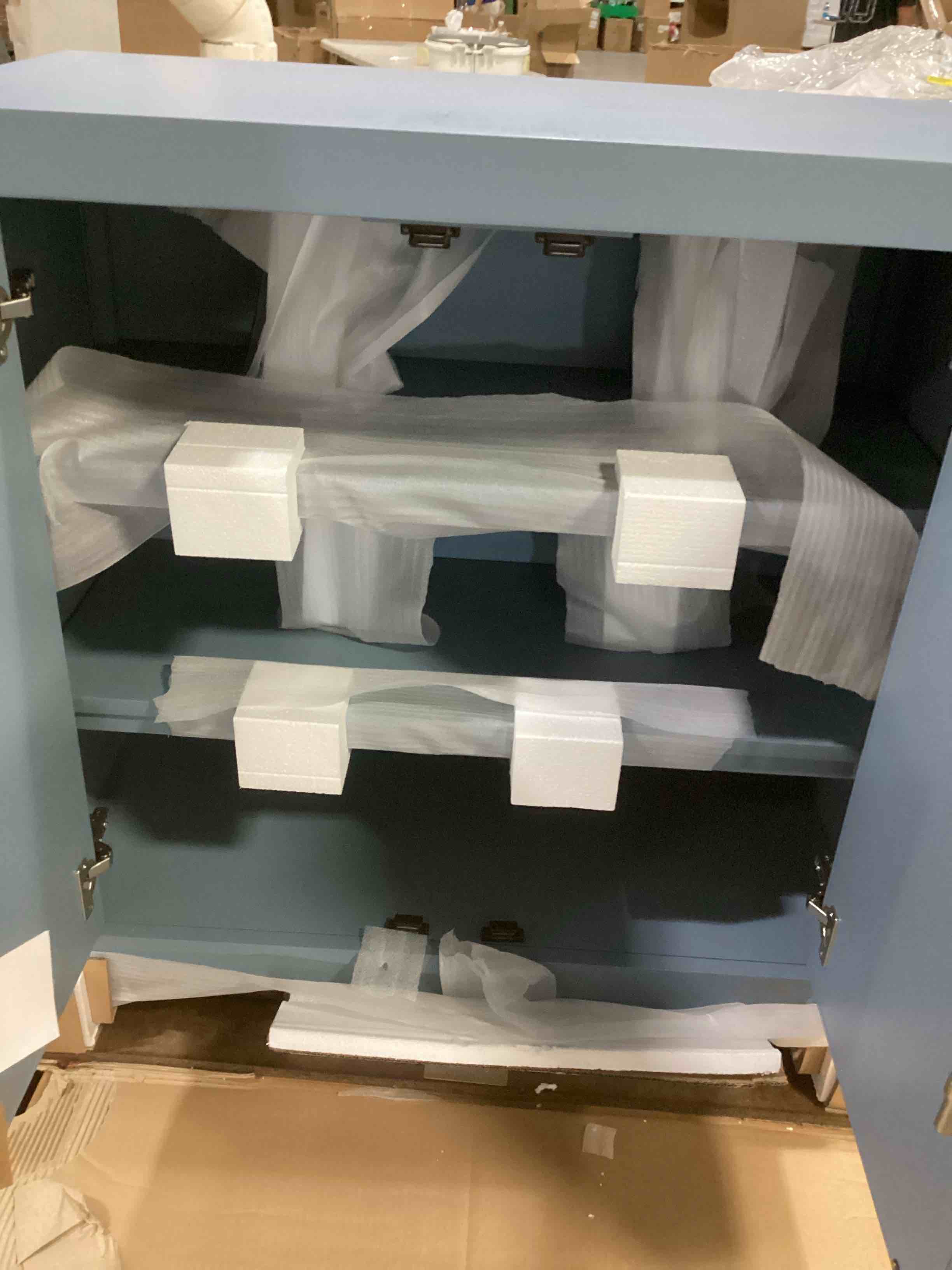 https://s3.amazonaws.com/lotting-images-prod/bidfta/RED5524574_1729875329669.jpeg