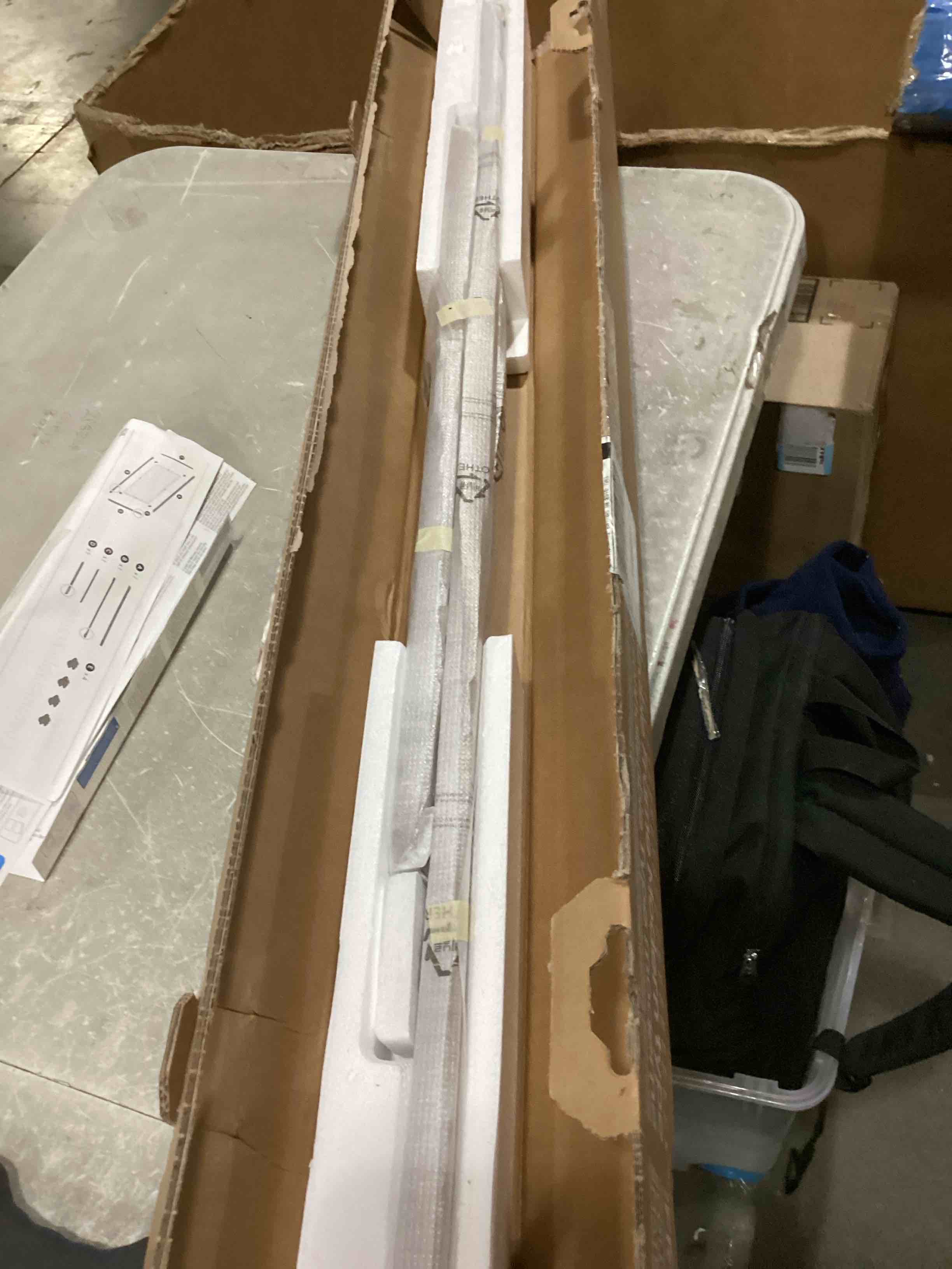 https://s3.amazonaws.com/lotting-images-prod/bidfta/RED5524618_1730123695596.jpeg