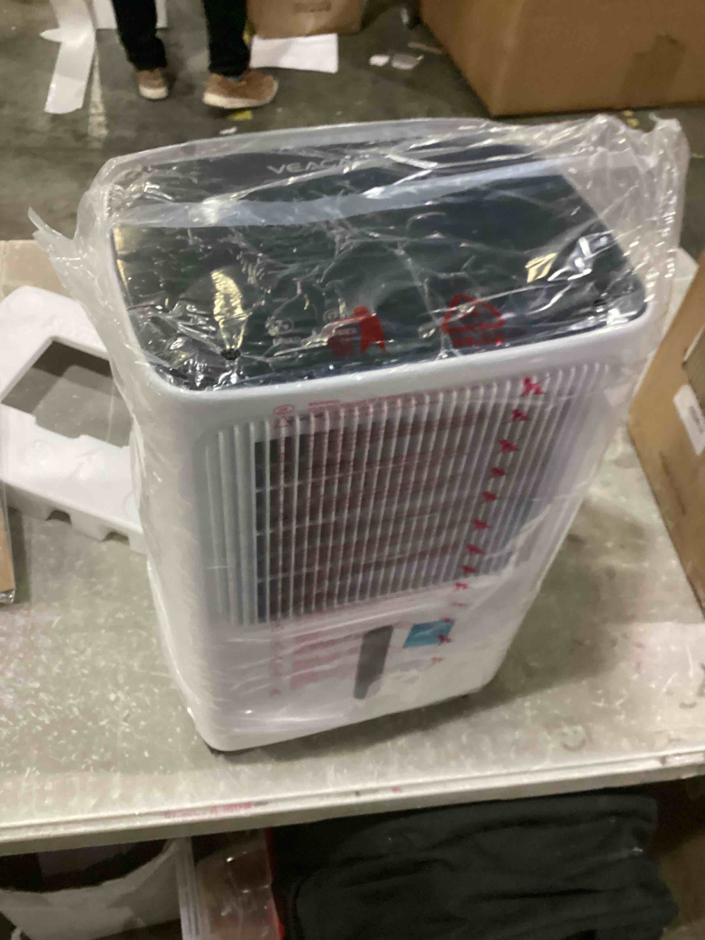 https://s3.amazonaws.com/lotting-images-prod/bidfta/RED5524678_1730136556425.jpeg