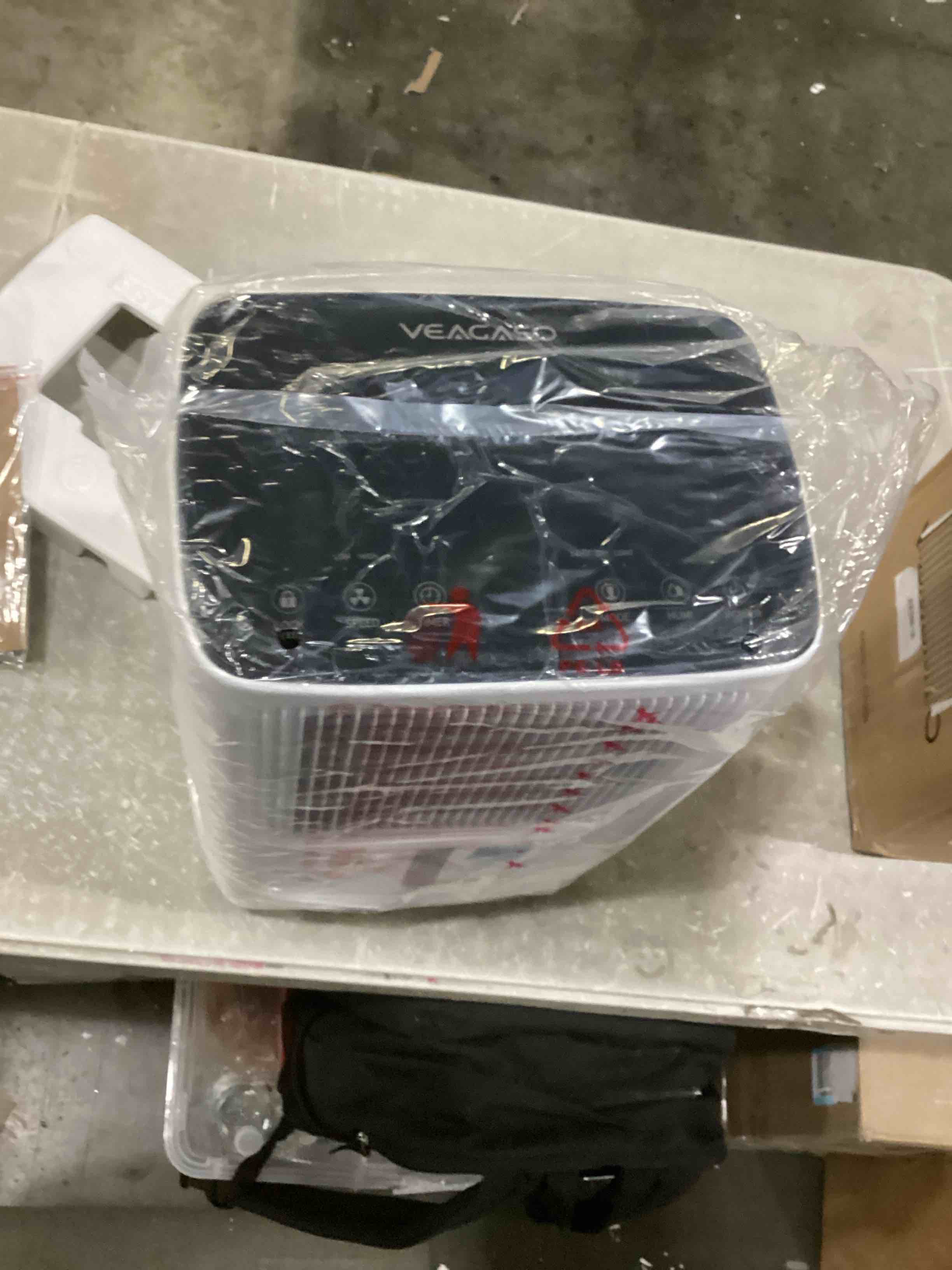 https://s3.amazonaws.com/lotting-images-prod/bidfta/RED5524678_1730136560179.jpeg