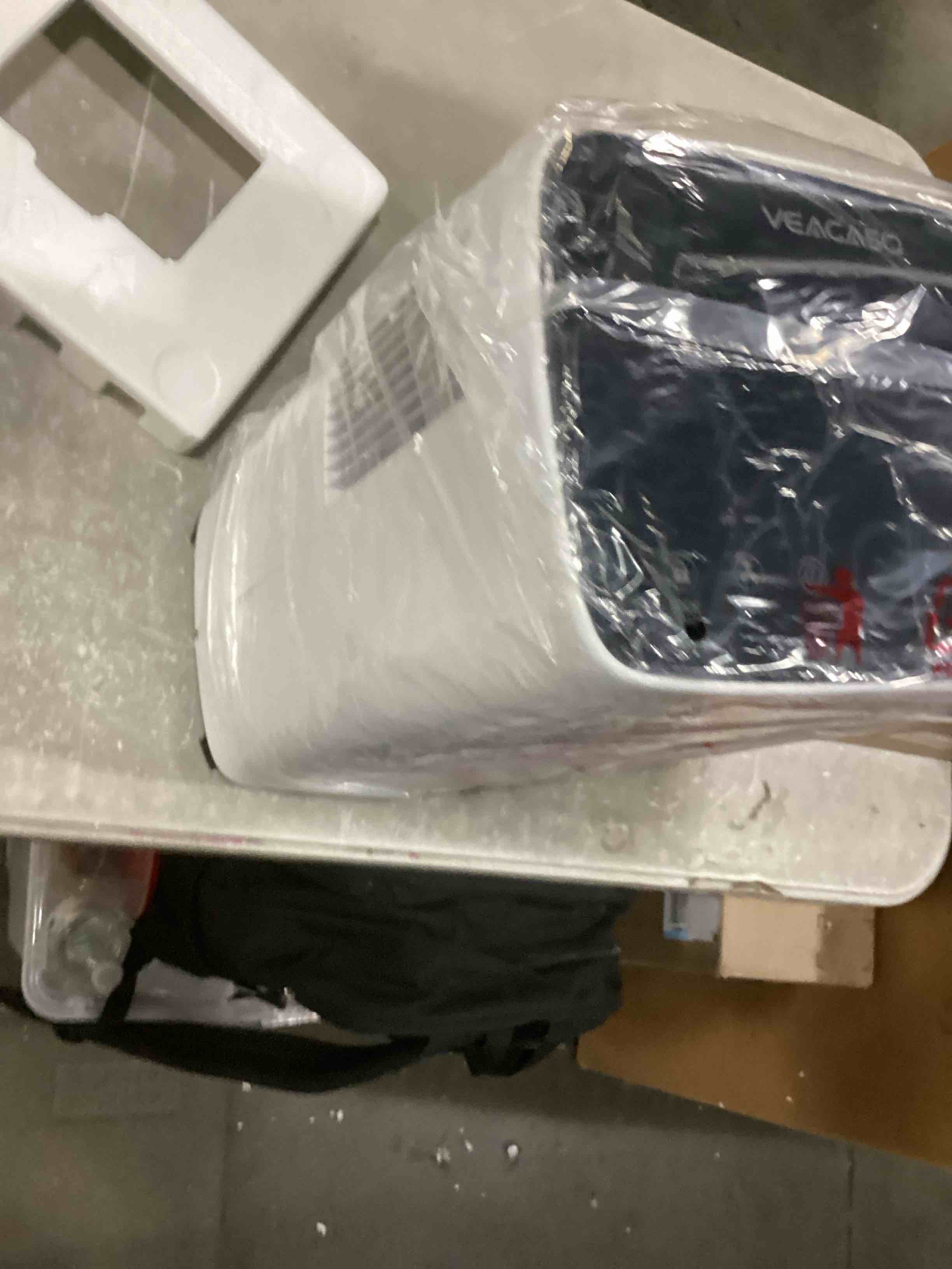 https://s3.amazonaws.com/lotting-images-prod/bidfta/RED5524678_1730136561725.jpeg
